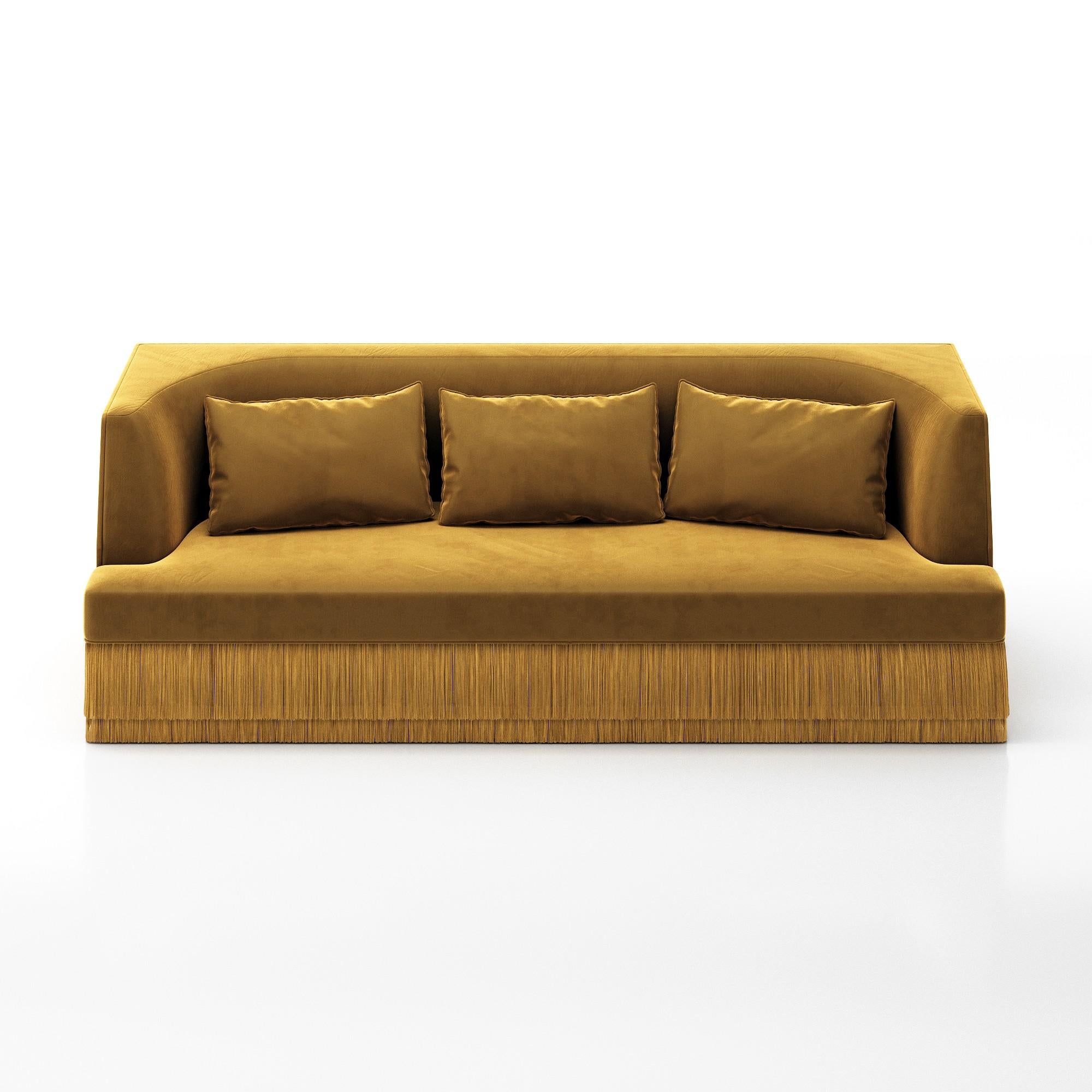 Une pièce sculpturale définie par sa silhouette architecturale et sa forme introspective. Le canapé Alcove présente un extérieur audacieux - rectangulaire et linéaire - qui révèle délicatement une courbe intérieure douce et concave. Le Design/One