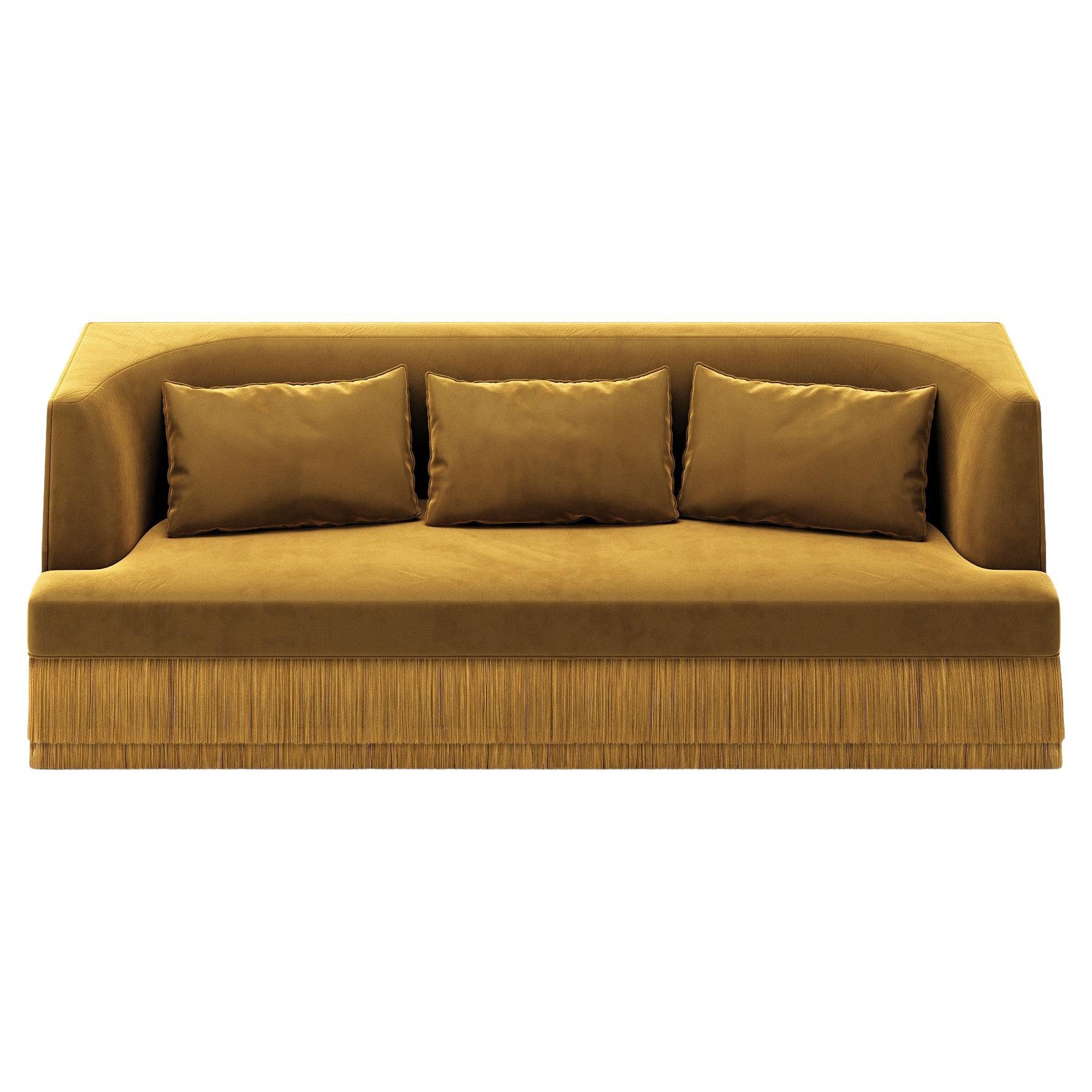 Une pièce sculpturale définie par sa silhouette architecturale et sa forme introspective. Le canapé Alcove présente un extérieur audacieux - rectangulaire et linéaire - qui révèle délicatement une courbe intérieure douce et concave. Le Design/One