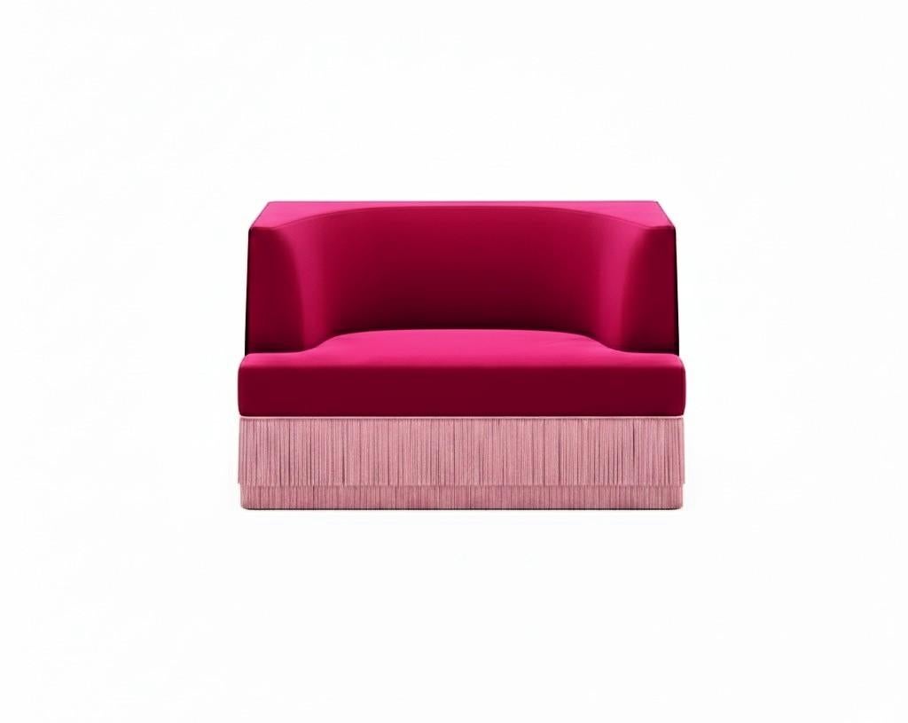 Canapé linéaire Alcove en velours d'Alpaga avec jupe à franges, Sidani Design/One en vente 2