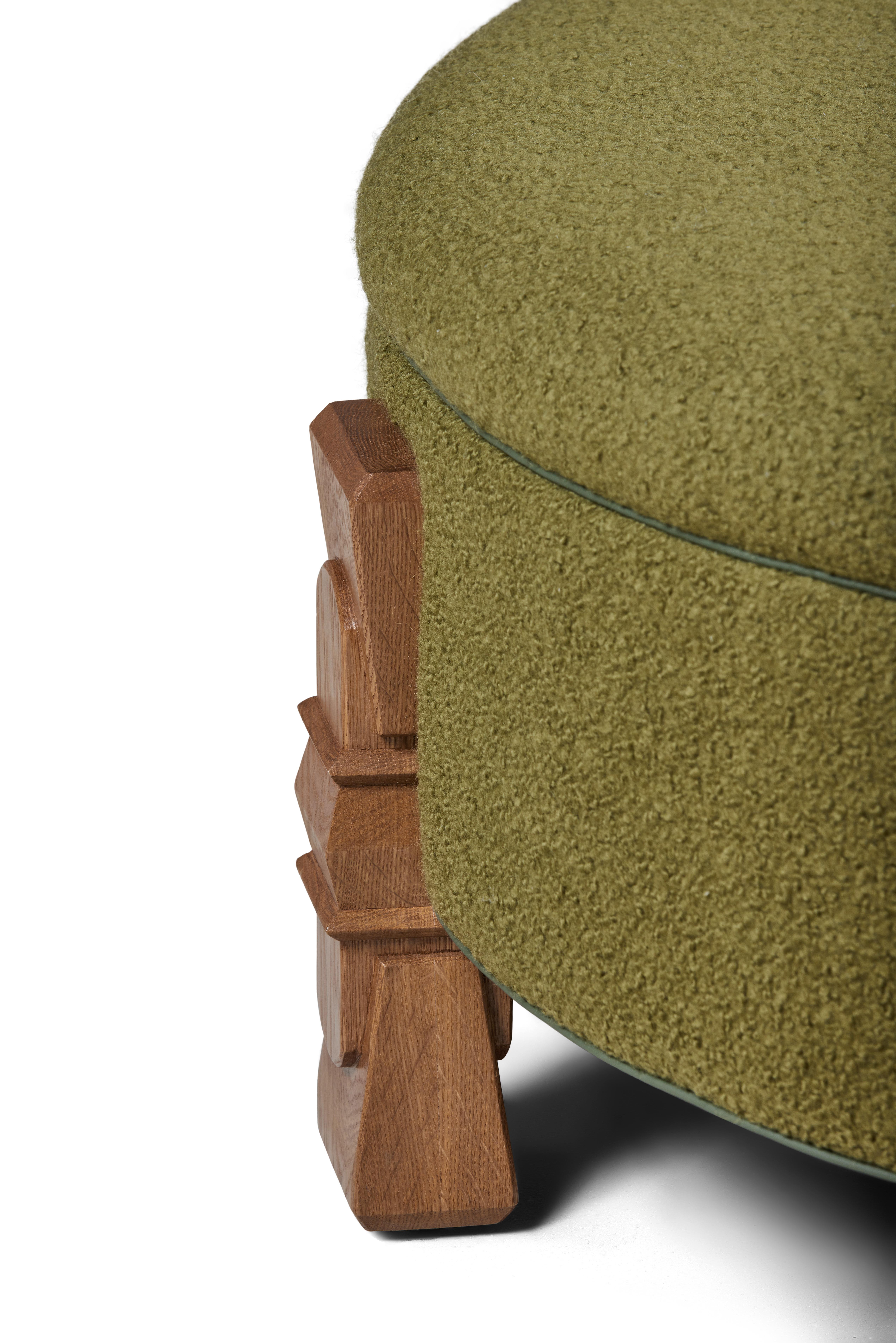 Americano Pouf Alden, in COM con Oak AGE, di August Abode in vendita