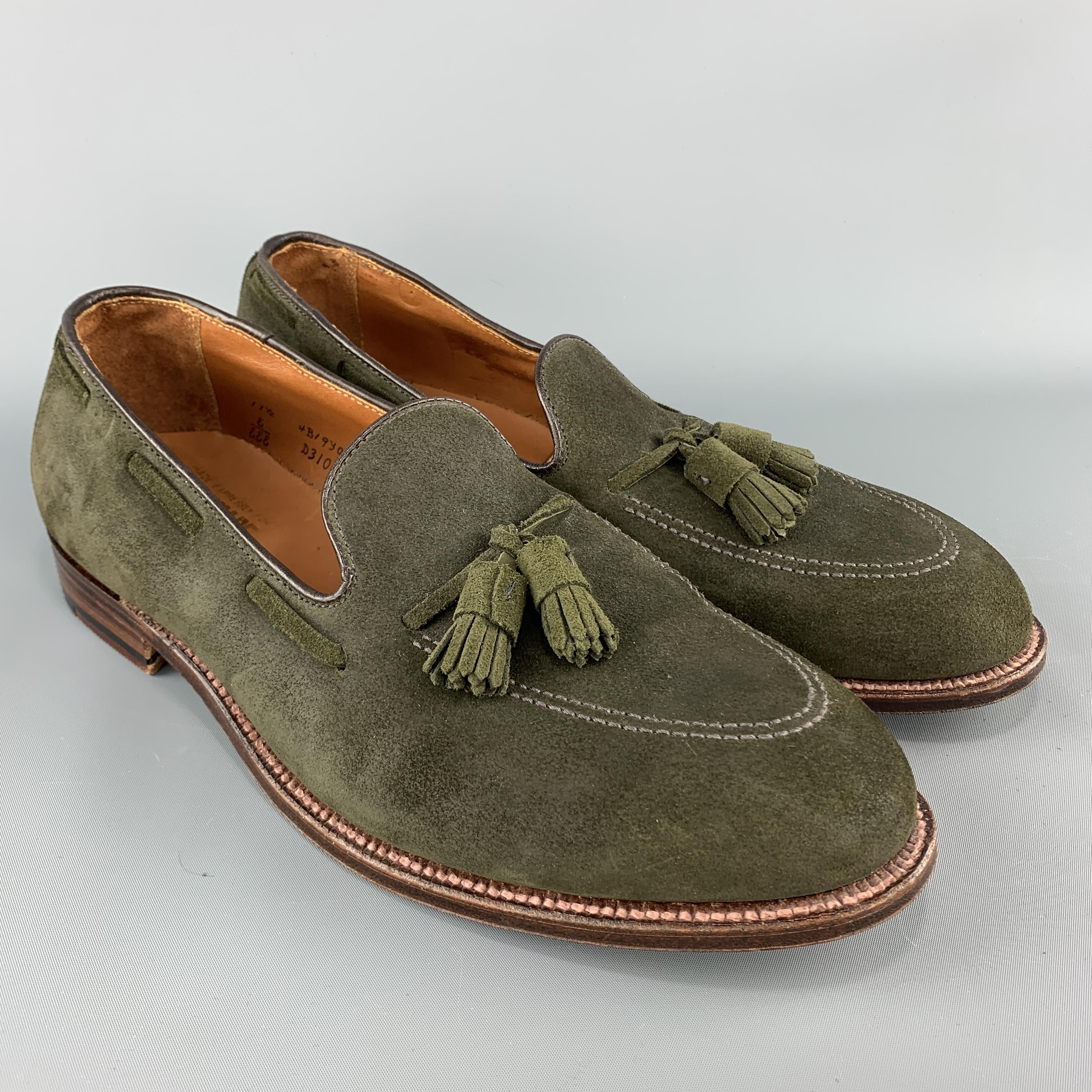 ALDEN for UNIONMADE loafers come in earthy green suede with laced piping and double tassels.  Made in USA.

Very Good Pre-Owned Condition.
Marked: US 11.5

Outsole: 12.5 x 4.5 in.