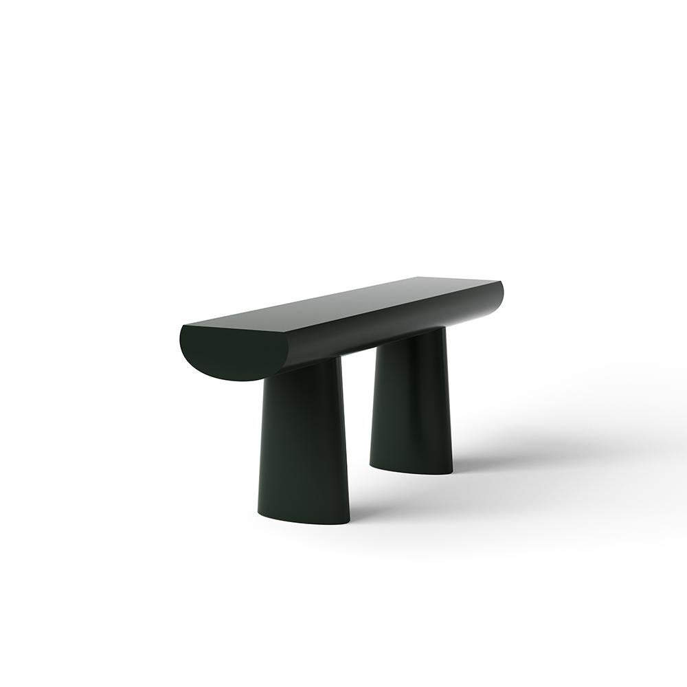 Konsolentisch, entworfen von Aldo Bakker im Jahr 2017. 

Der ruhige und verführerische Konsolentisch von Aldo Bakker schwebt auf exquisite Weise zwischen Skulptur und Möbel. Sie stellt das einfachste Konzept eines Tisches dar: zwei Spalten und eine