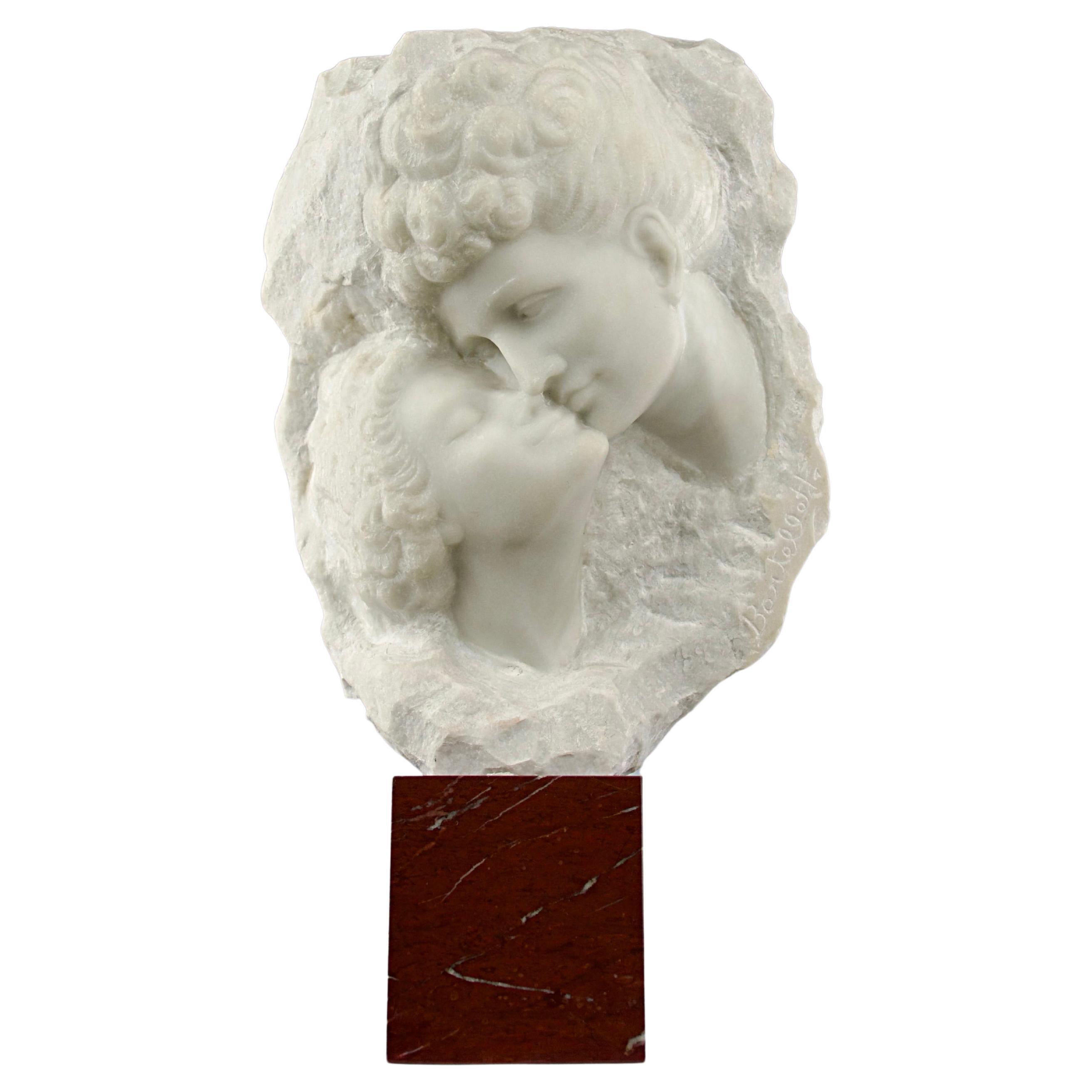 « La baiser » d'Aldo Bartelletti, sculpture en marbre, Italie ancienne des années 1900, romantique 