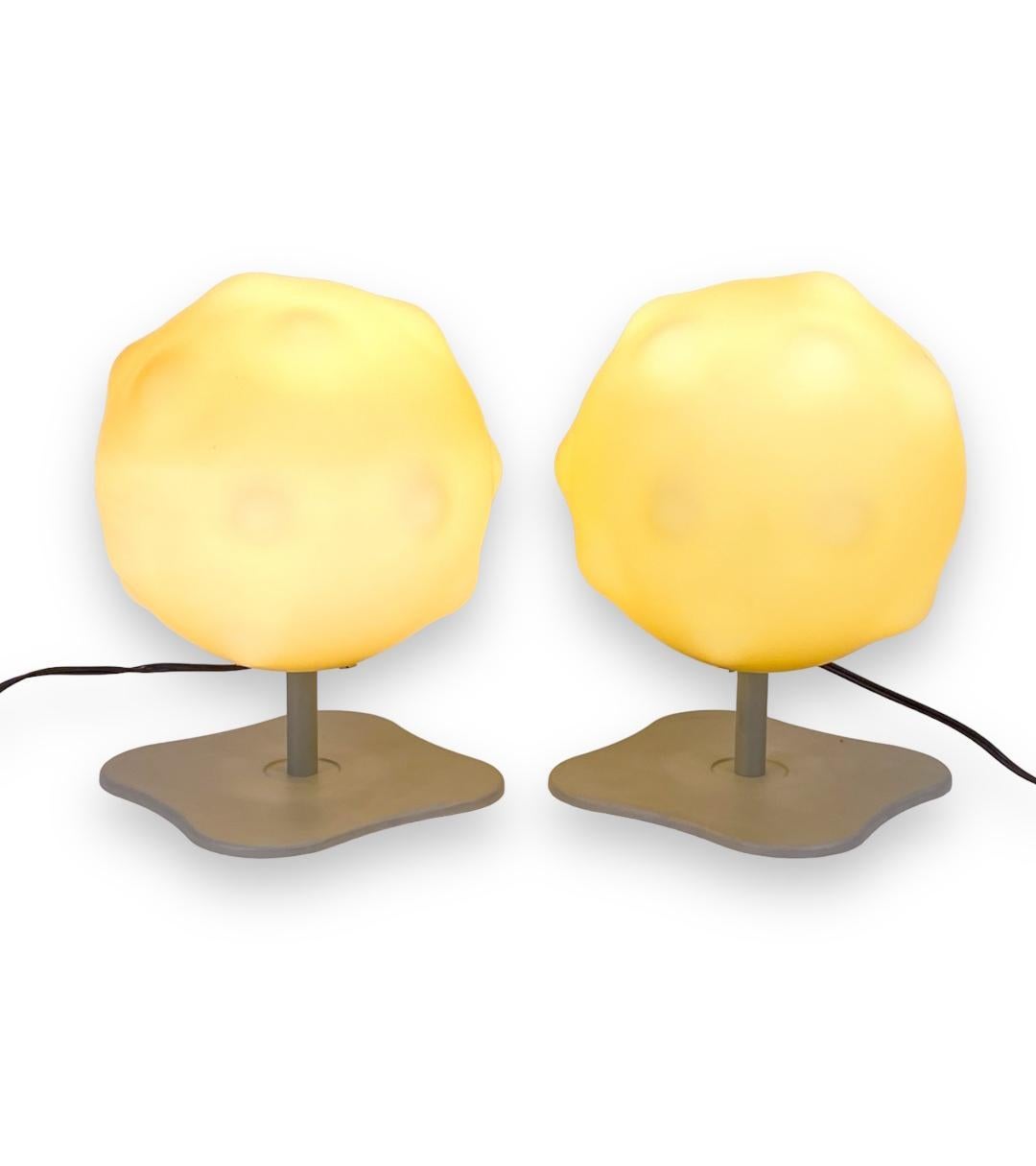 Aldo Cibic Foscarini Pair of Table Lamp mod. Lampoon Design 1980's 

Plastic frame, item in good conservative condition, no structural defects to report. (Please see photos)

Height 33cm
Diameter 25 cm