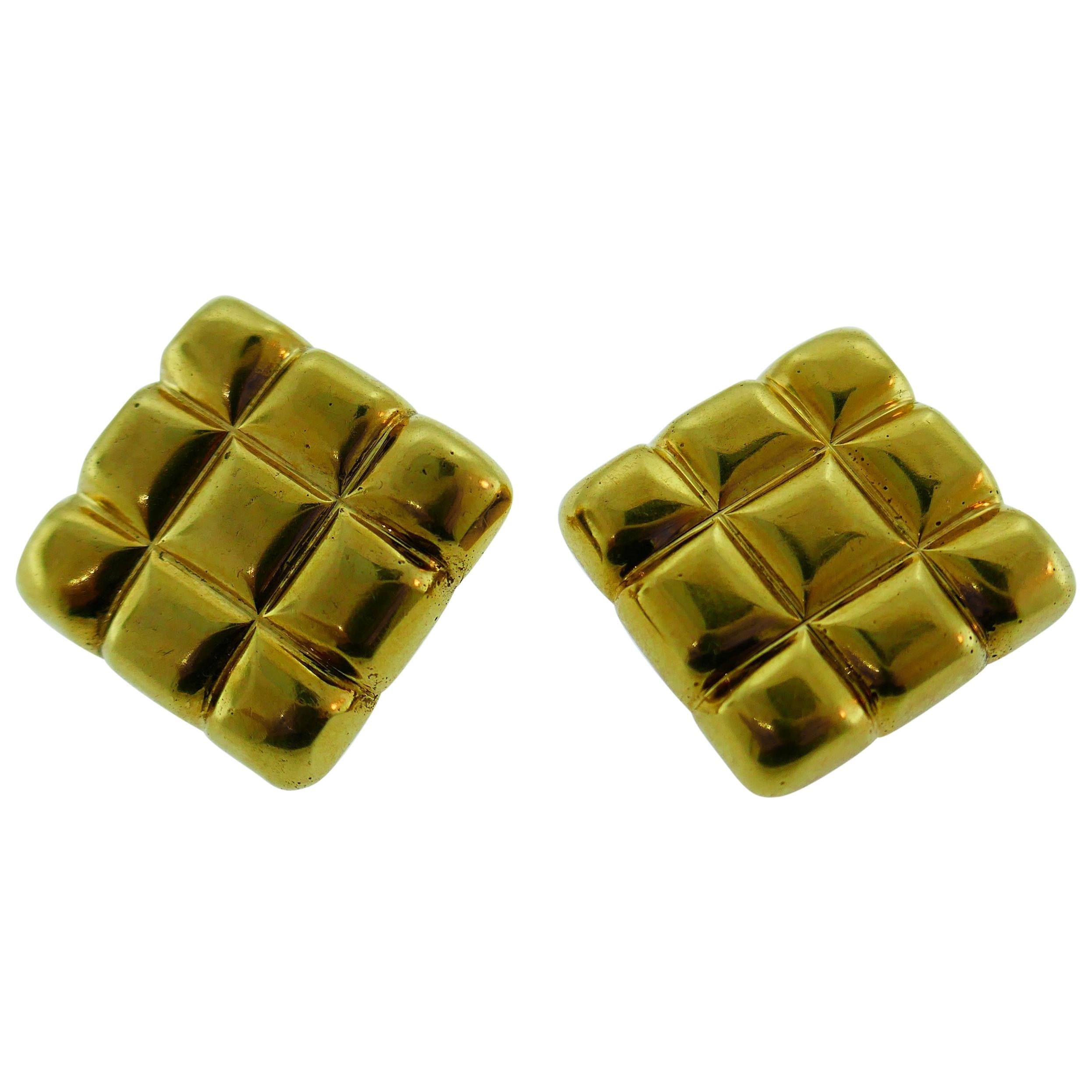Aldo Cipullo 18 Karat Yellow Gold Quilted Clip-On Earrings Vintage, circa 1970s