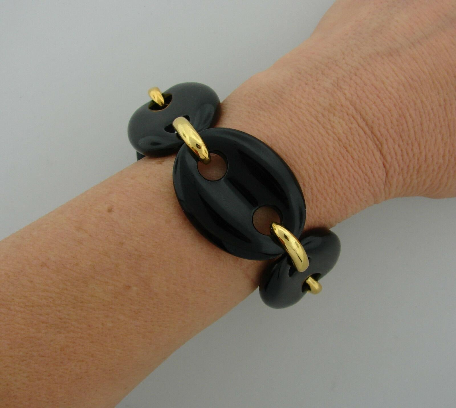 Aldo Cipullo 18k Yellow Gold & Onyx Mariner Link Bracelet Vintage Circa 1970s



Here is your chance to purchase a beautiful and highly collectible designer bracelet. Truly a great piece at a great price! 



ALDO CIPULLO Black Onyx 18k Yellow Gold