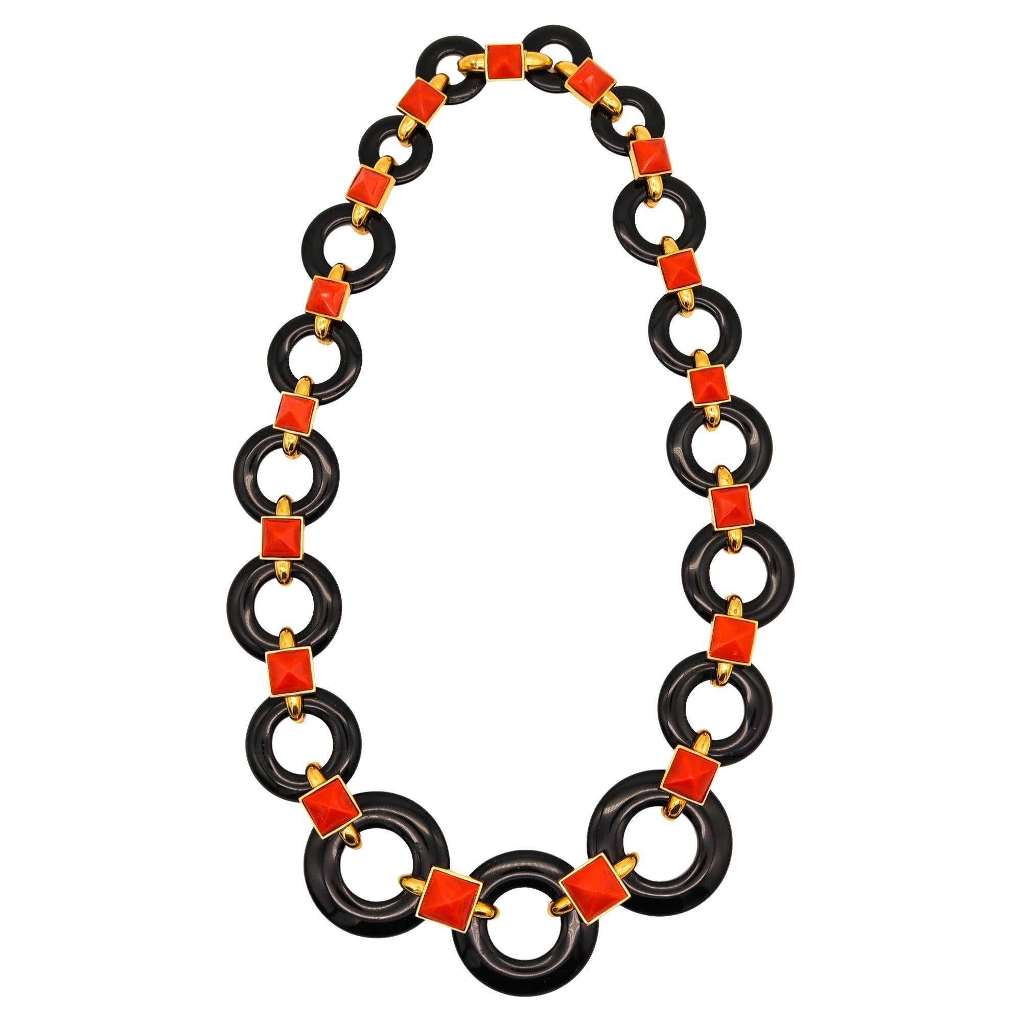 Aldo Cipullo 1970 Graduated Necklace in 18kt Yellow Gold with Red Coral and Onyx For Sale