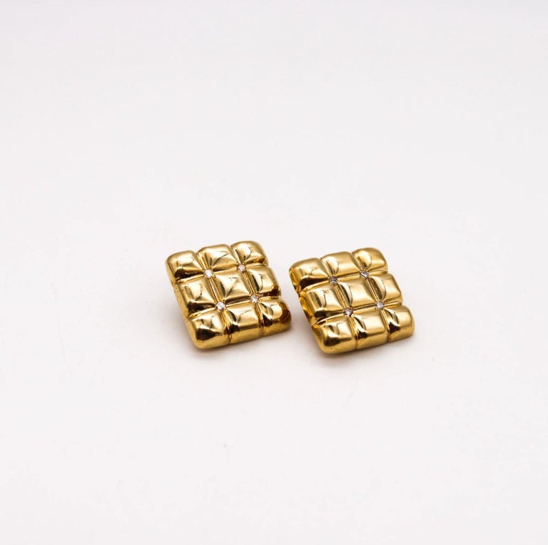 A pair of Earrings designed by Aldo Cipullo (1942-1984).

Great quilted pair, created in New York city at the atelier of Aldo Cipullo, back in the 1970's. This pair of clips-earrings has been crafted in solid yellow gold of 18 karats, with high