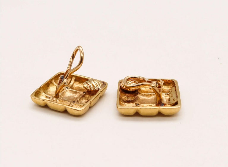 Modernist Aldo Cipullo 1970 New York Quilted Clip Earrings 18Kt Yellow Gold with Diamonds For Sale