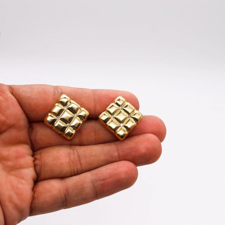 Women's Aldo Cipullo 1970 New York Quilted Clip Earrings 18Kt Yellow Gold with Diamonds For Sale