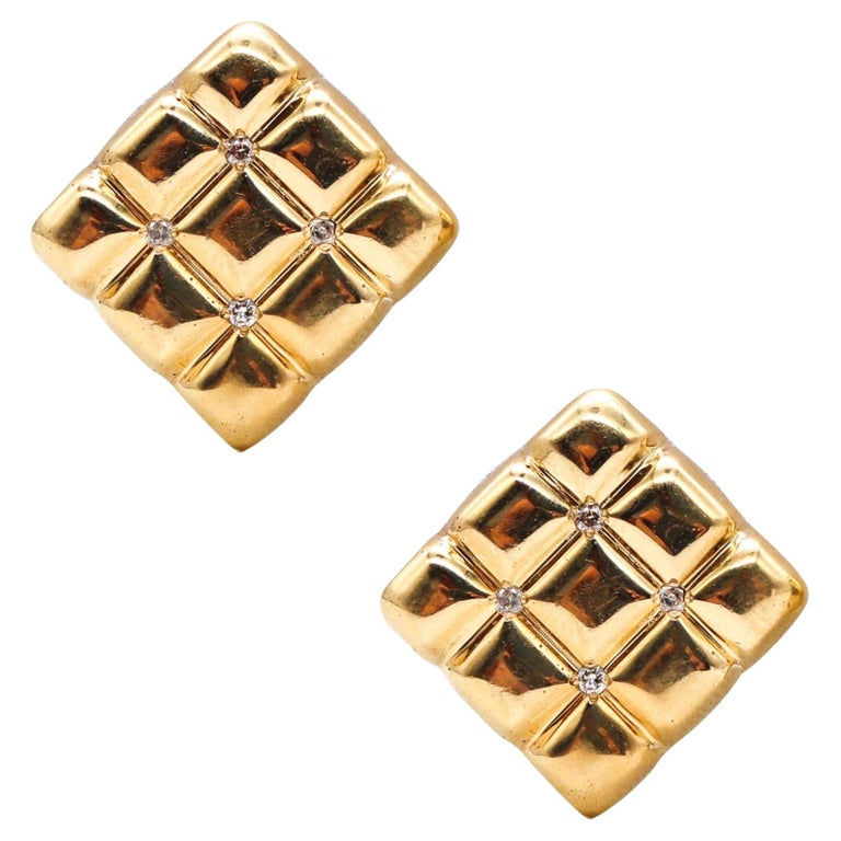 Aldo Cipullo 1970 New York Quilted Clip Earrings 18Kt Yellow Gold with Diamonds For Sale