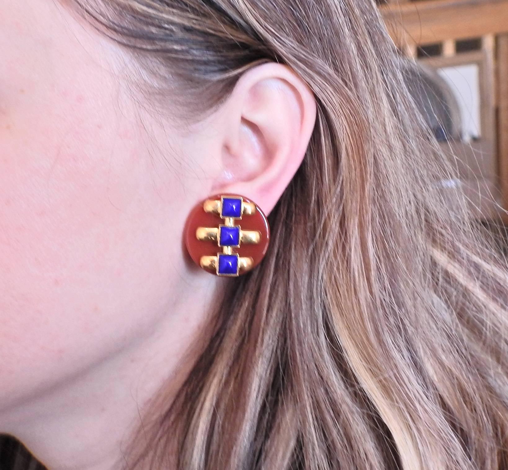 Aldo Cipullo 1970s Carnelian Lapis Gold Earrings In Excellent Condition In Lambertville, NJ