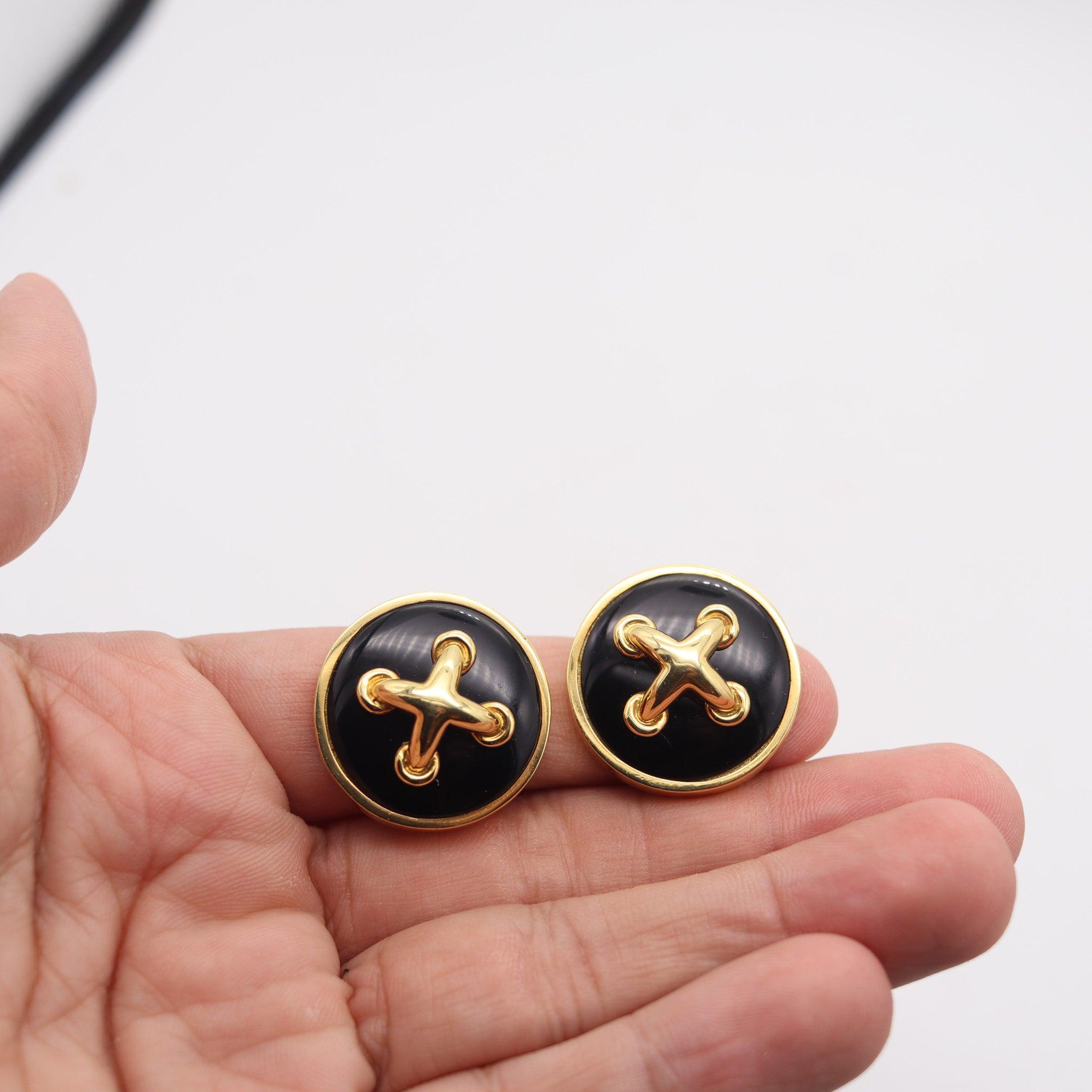 ALDO CIPULLO 1973 Buttons Knots Clips On Earrings In 18Kt Gold With Onyxes. In Excellent Condition For Sale In Miami, FL