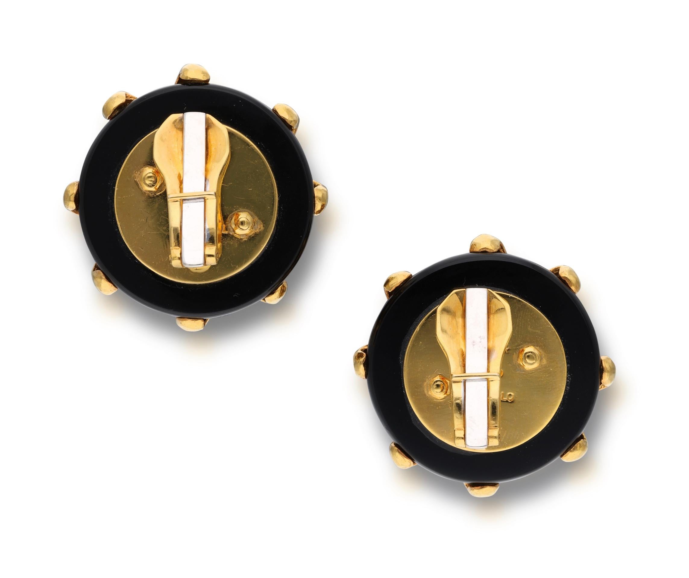Composed of onyx and gold.

- Signed Cartier, A. Cipullo
- Circa 1973
- 18 karat yellow gold
- Total weight 40 grams
- Length 1.25 inches

The condition report is Very Good. 

Perfect for weekends. 