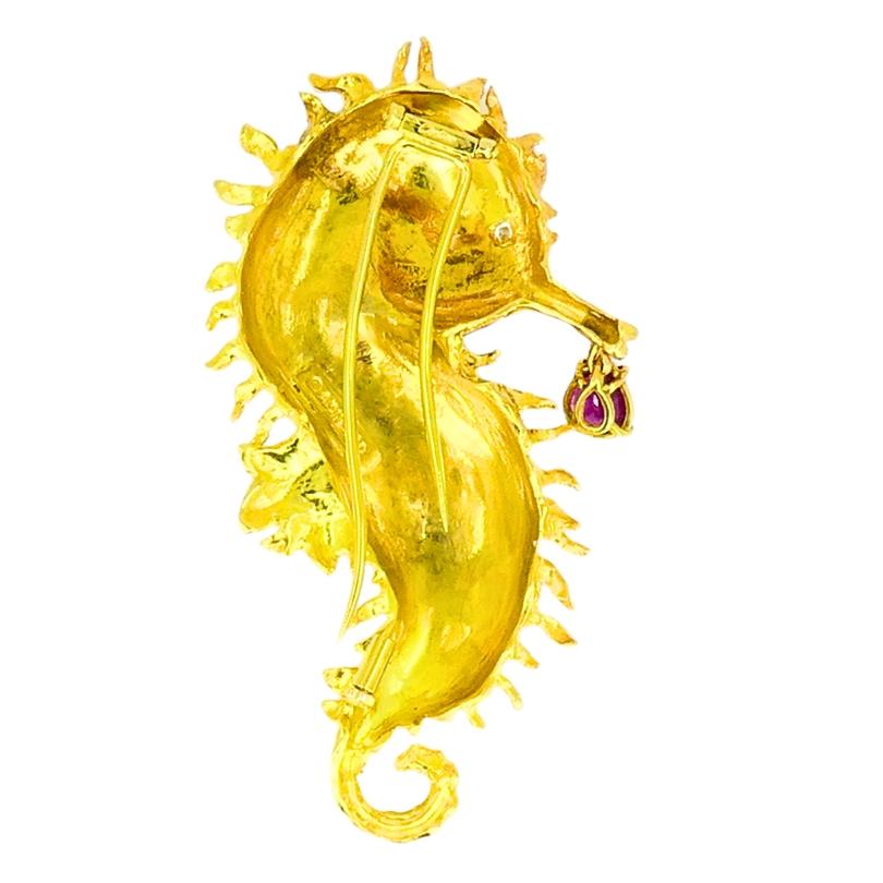 Women's or Men's Aldo Cipullo for Cartier Seahorse Brooch Gold Enamel Gemstones For Sale