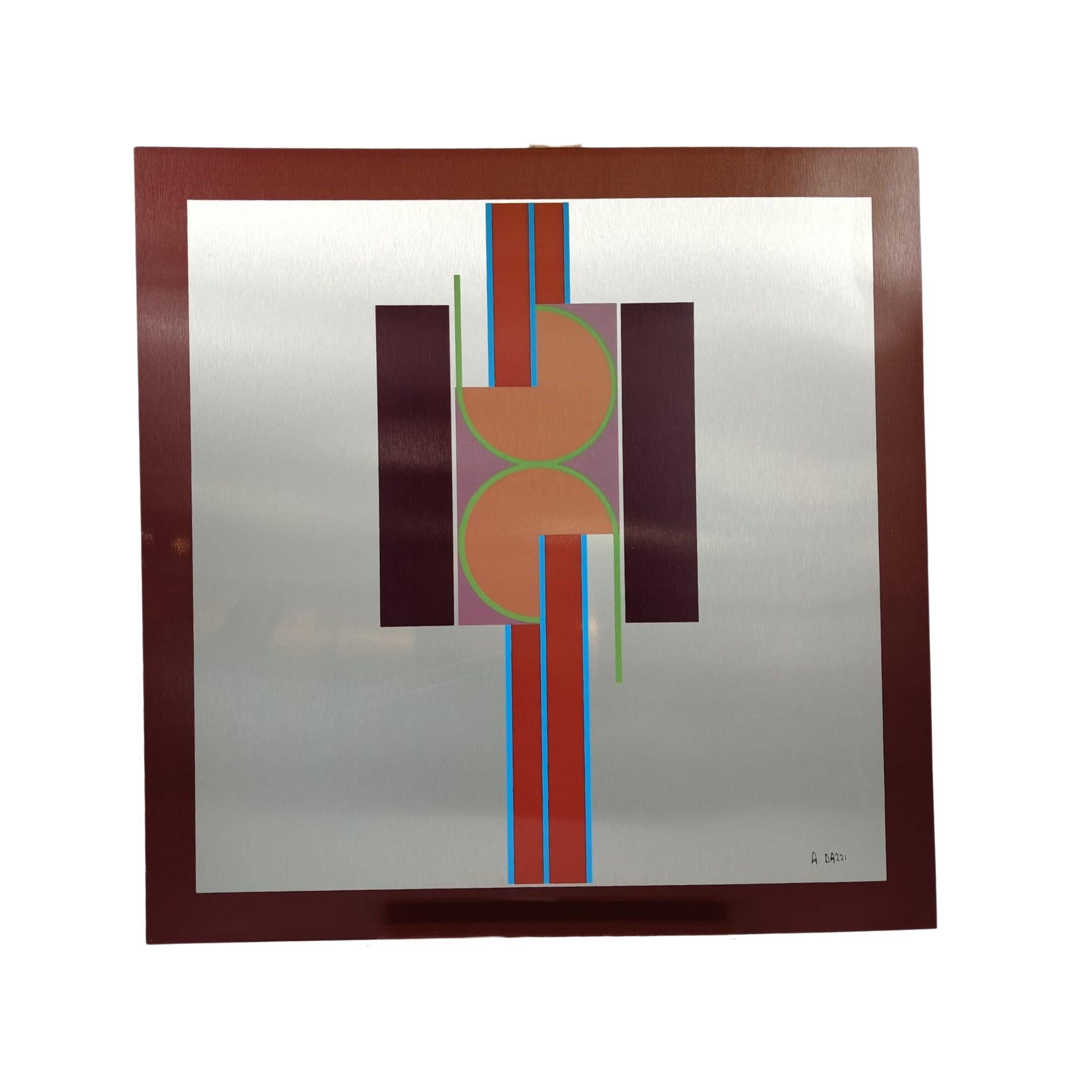 Opera realizzata con tecnica mista su lastra di alluminio, di dimensioni 35×35 cm, presentata in una cornice coeva in legno dalle misure complessive di 45×45×3 cm. La composición se articula mediante formas geométricas esenciales dispuestas en