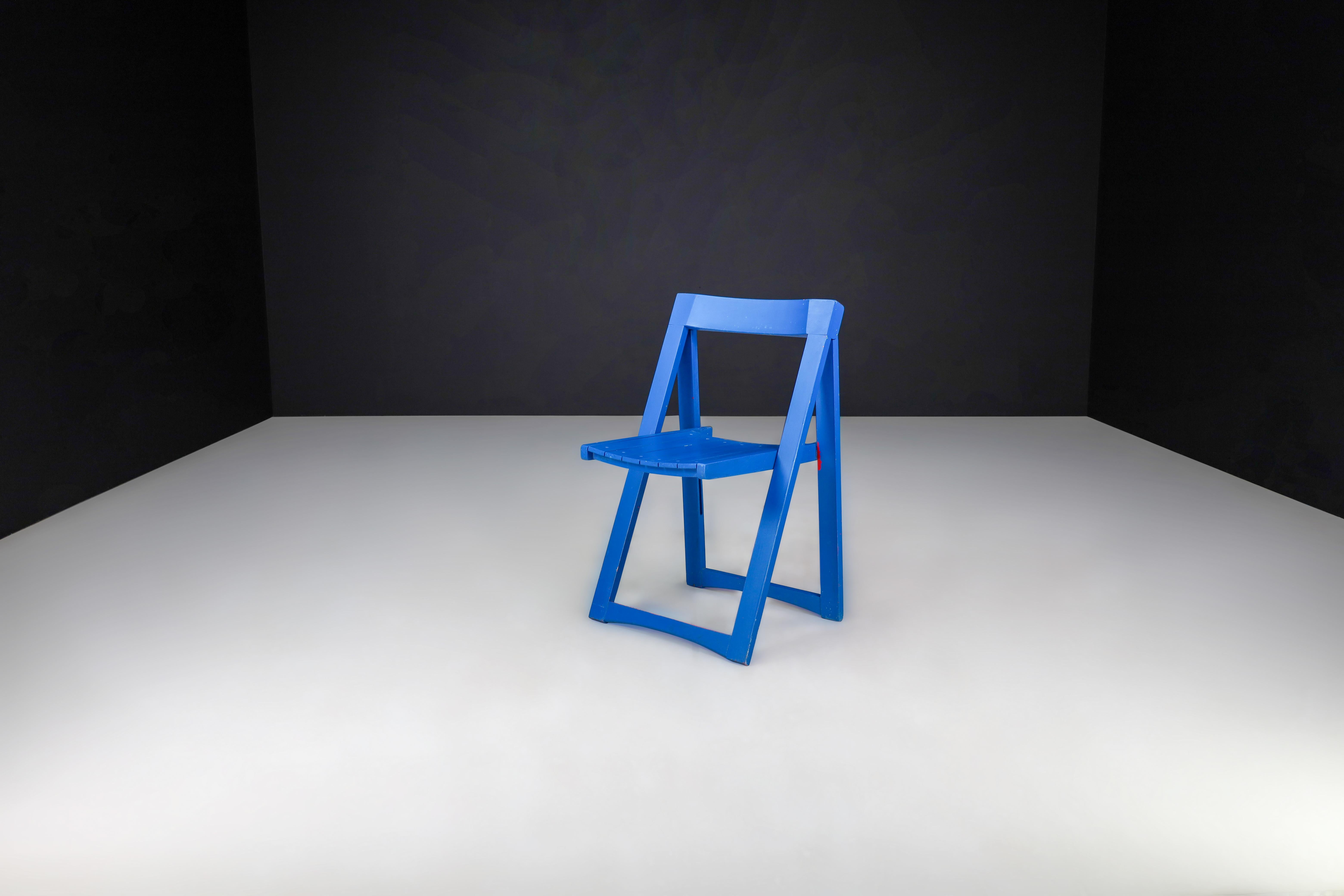 Italian Aldo Jacober for Alberto Bazzani Blue Painted Folding Chairs Italy 1960 Set 2 For Sale