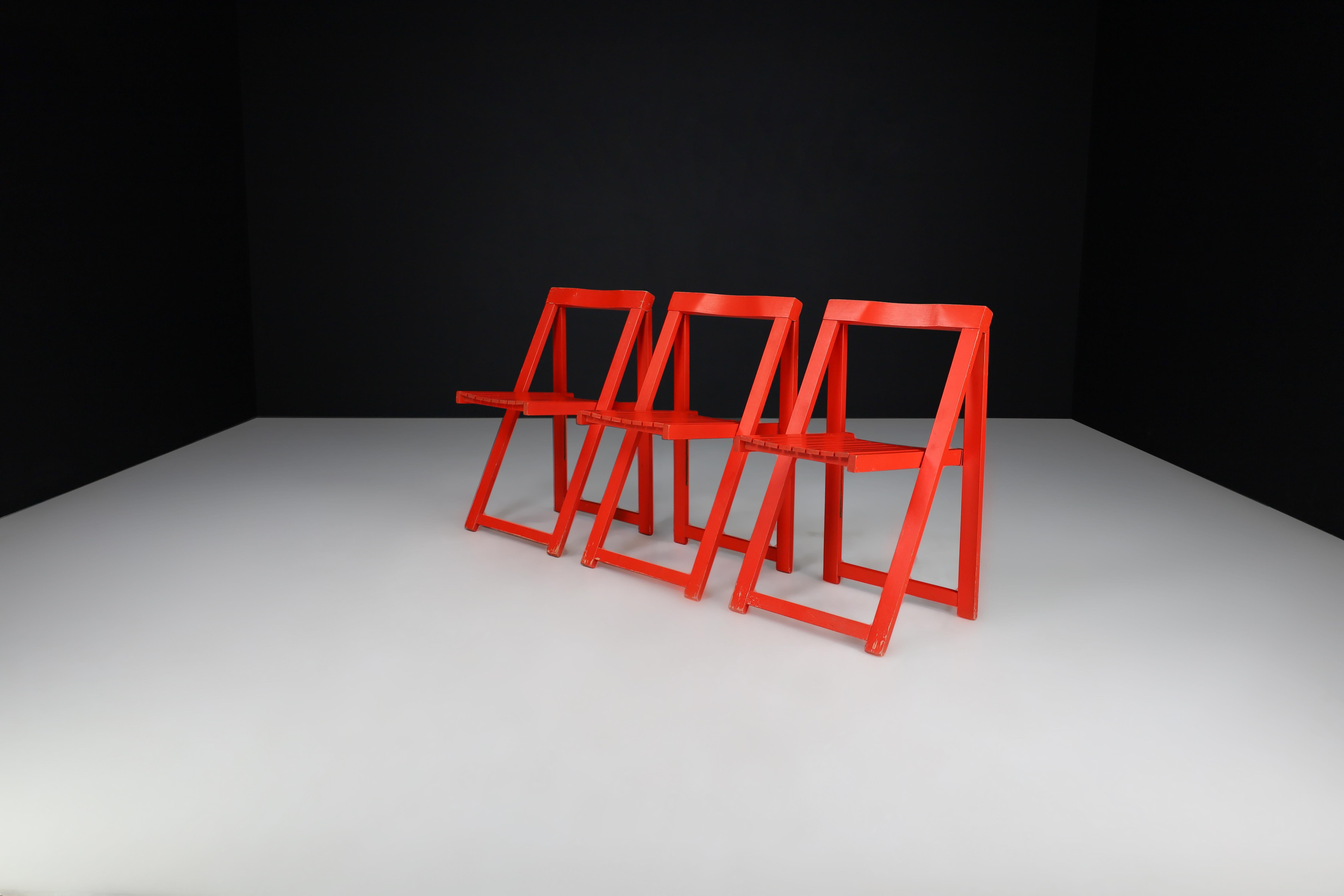 Rot lackierte klappbare Stühle von Aldo Jacober für Alberto Bazzani, Italien, 1960, Set / 12 im Zustand „Gut“ im Angebot in Almelo, NL