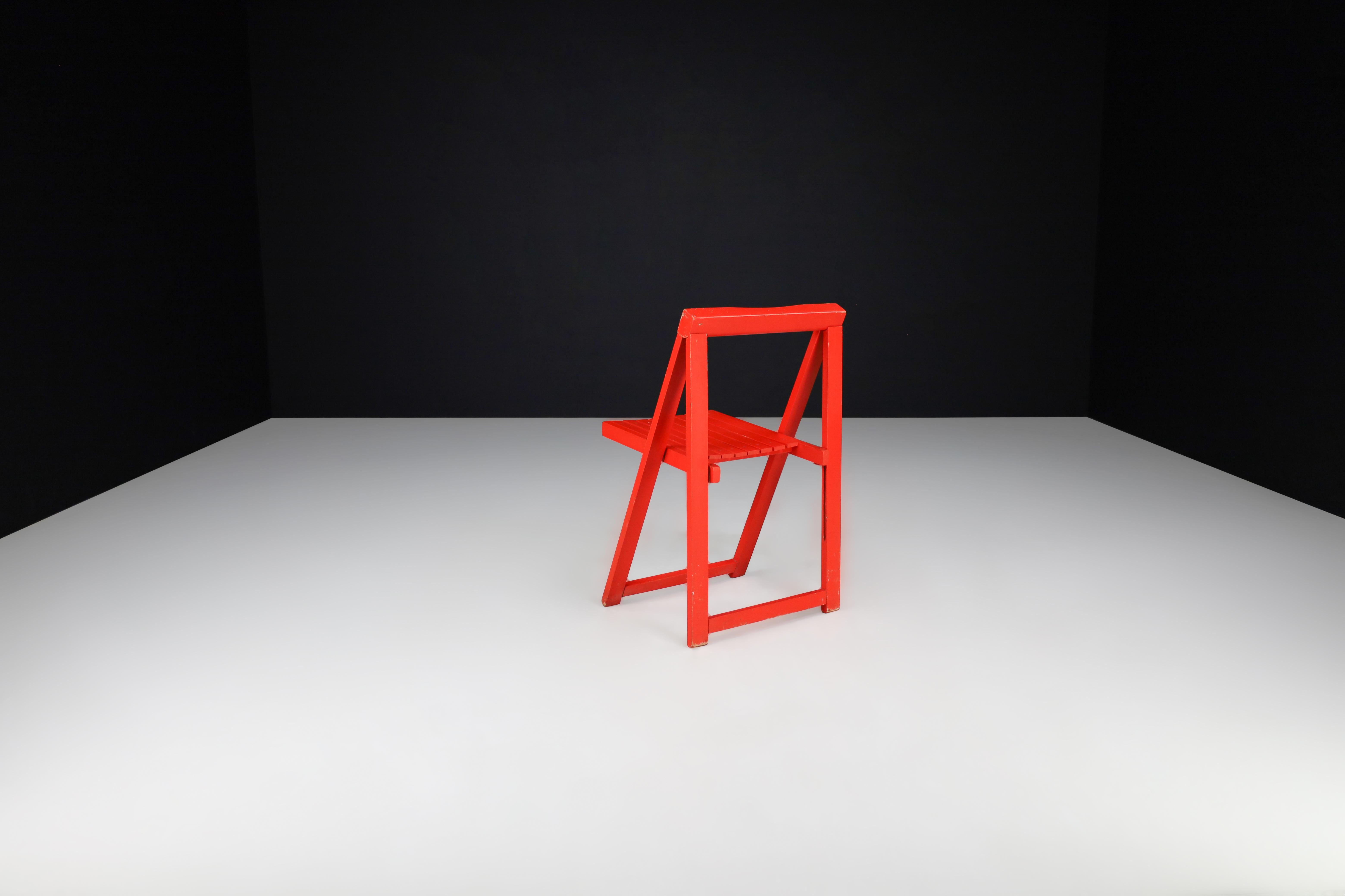 Beech Aldo Jacober for Alberto Bazzani Red Painted Folding Chairs Italy 1960 Set / 12 For Sale