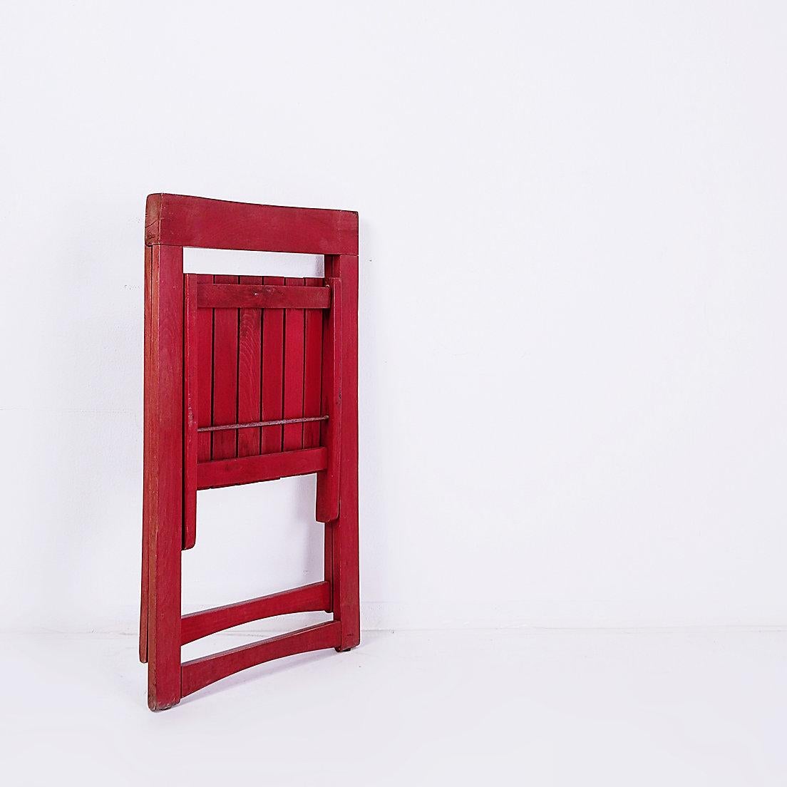 Silla plegable Trieste de Aldo Jacober
Sólo dimensiones plegada : 83x46x4,3cm.
Silla icónica diseñada por Aldo Jacober y Pierangela d'Aniello, expuesta en el MOMA de Nueva York.
Mid Century - Vintage - Sillas
Medidas : 46cmx46cm H:77cm HS:43cm
