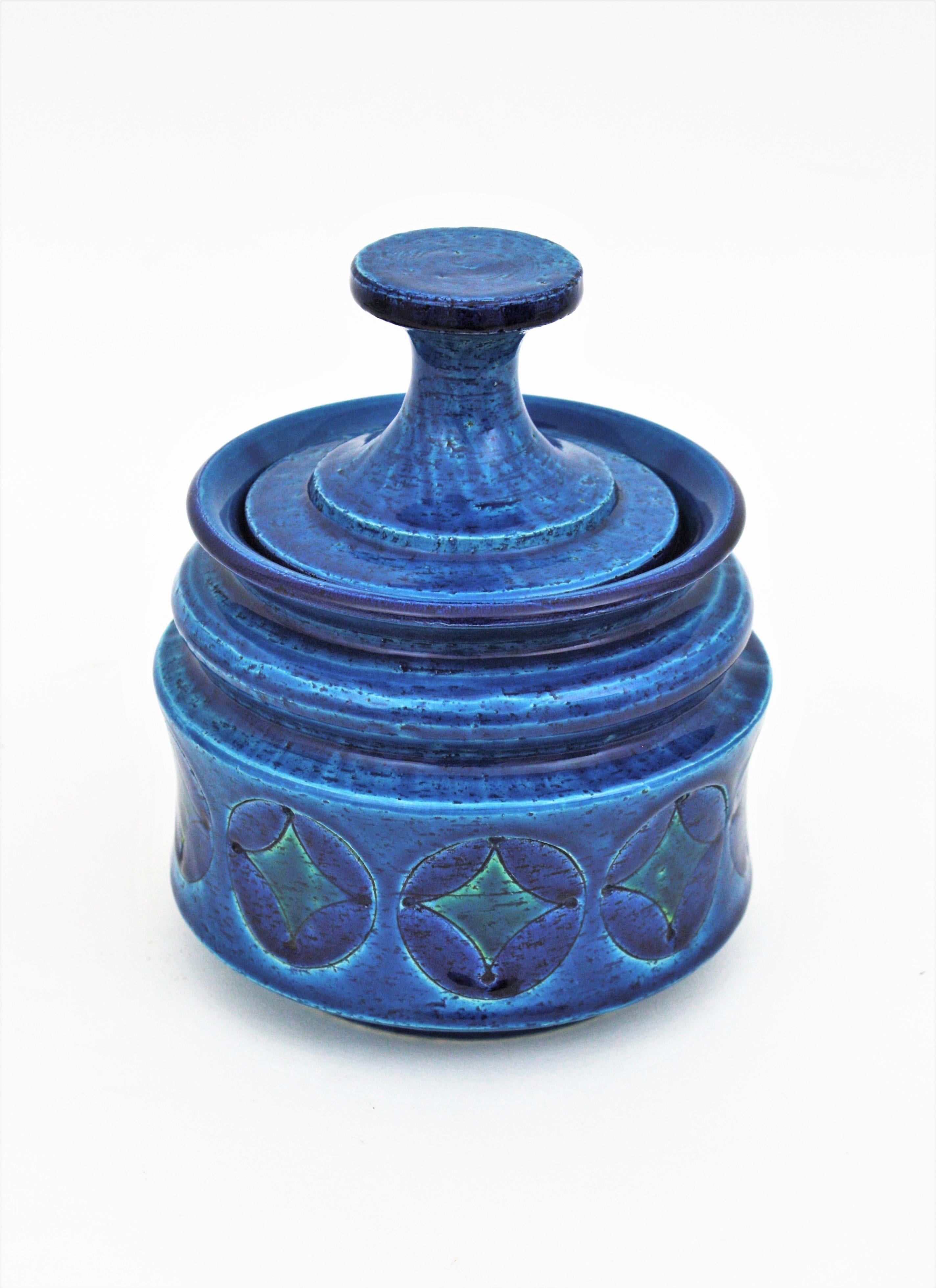 Unusual Aldo Londi for Bitossi Rimini blue lidded candy box, pot or jar, Italy, 1960s
This stunning glazed ceramic canister with lid has a pattern with circles in dark blue and rhombus inside in shades of green.
Excellent vintage condition.
This