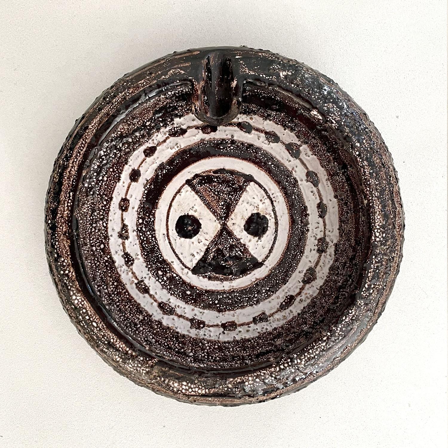 Aldo Londi Bitossi ceramic ashtray
Italy, circa 1960’s.
Manufactured by Bitossi.
Organic composition and feel.
Marked identification.