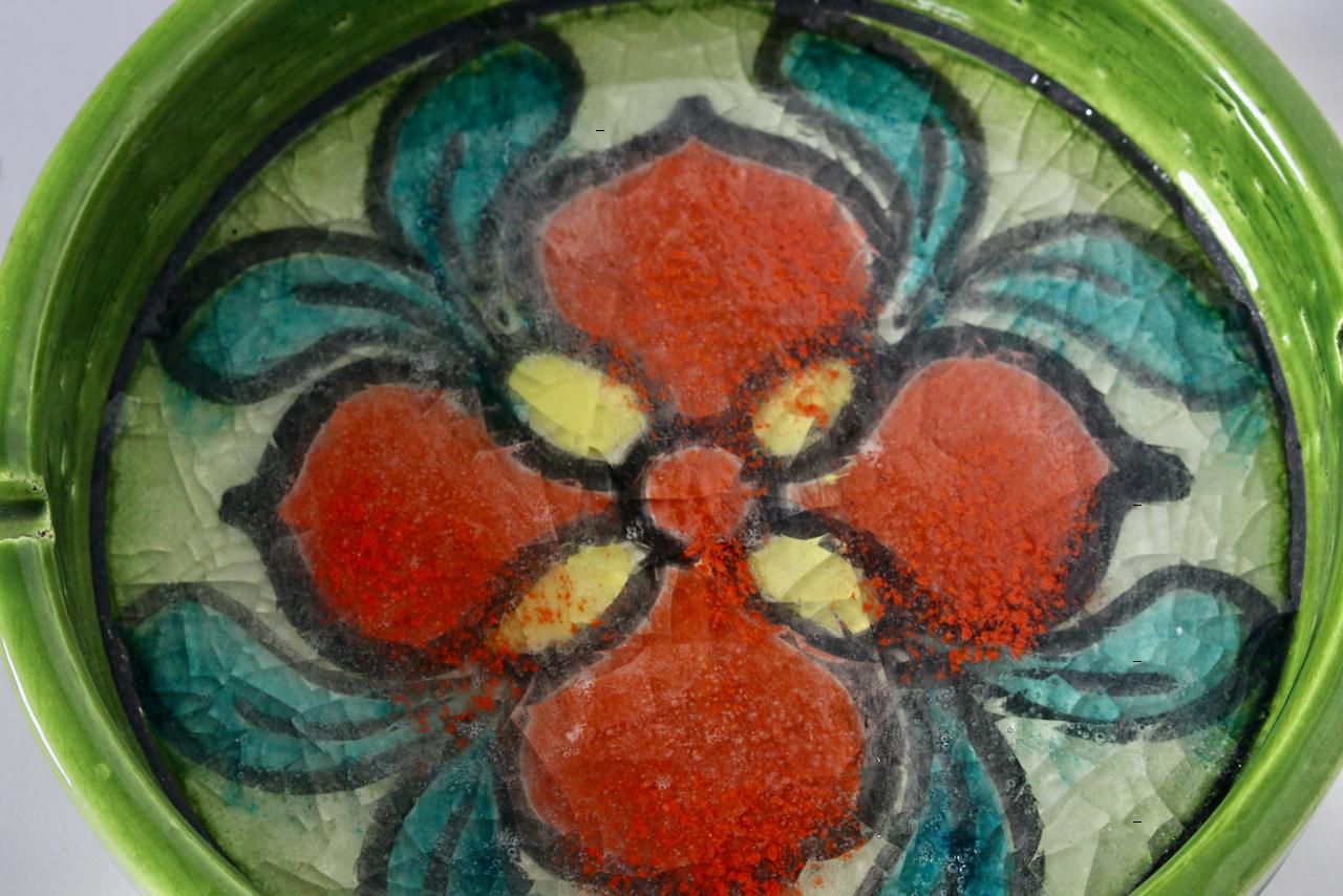 Cenicero de cerámica Aldo Londi Bitossi Primavera Floral Verde y Rojo en venta 6