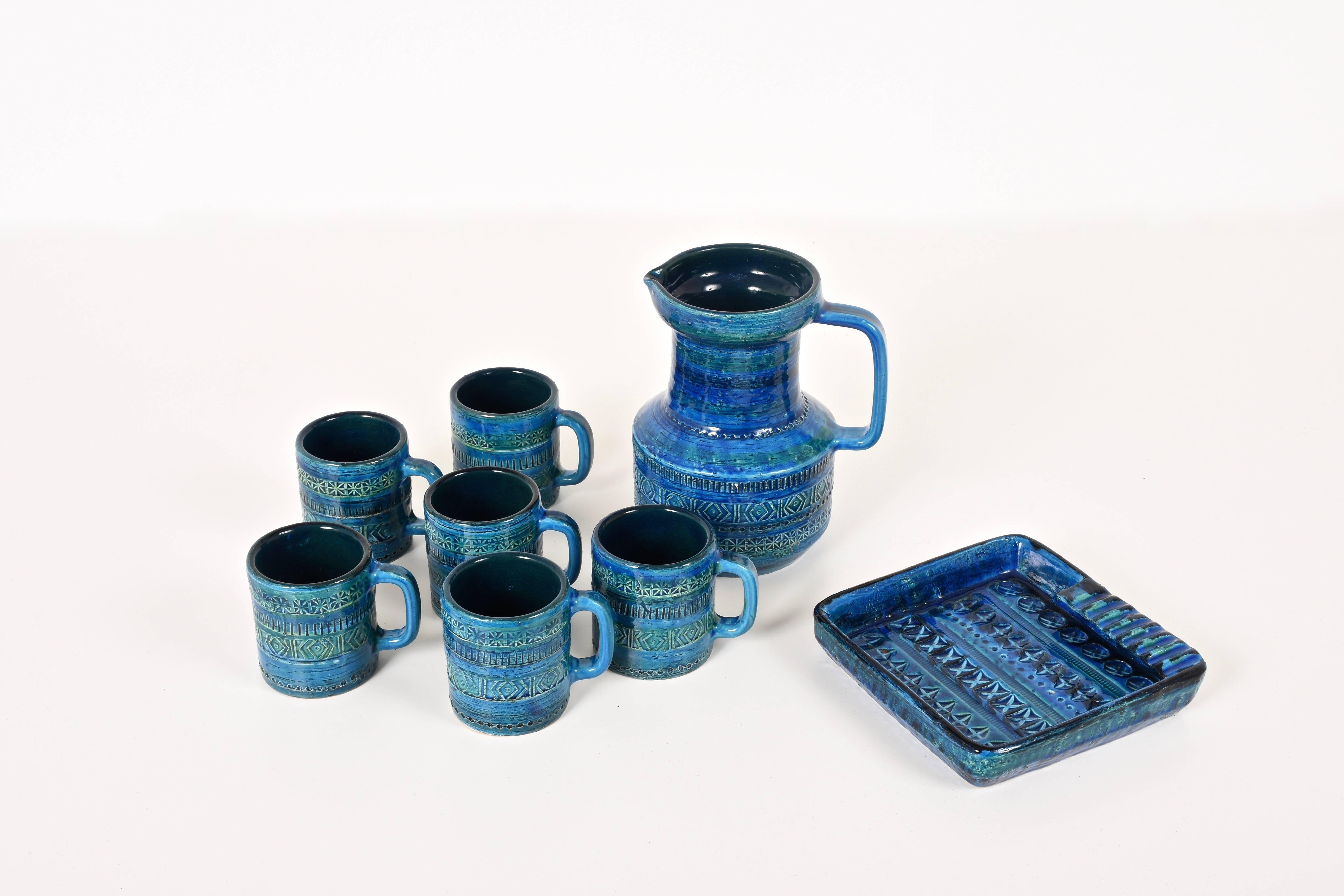 Large Rimini blue, blue glazed terracotta ceramic ashtray design by Aldo Londi and manufactured by Bitossi. Handcrafted in Italy with hand-carved geometric design and in a glazed vibrant turquoise and cobalt blue, Italy, 1950s-1960s. Marked Italy at