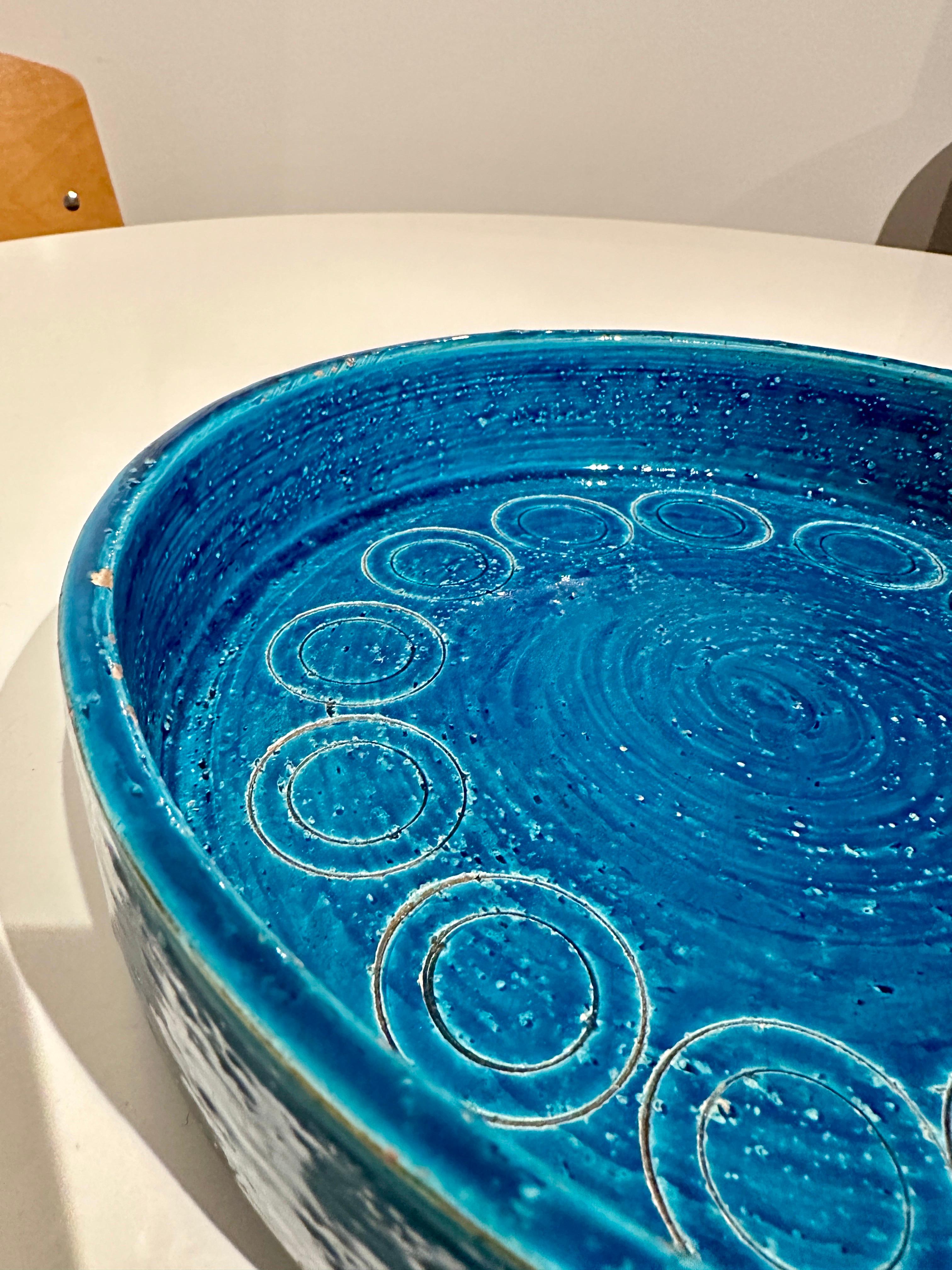 Mid-Century Modern Bol rond Rimini Blu en céramique Aldo Londi Bitossi en vente