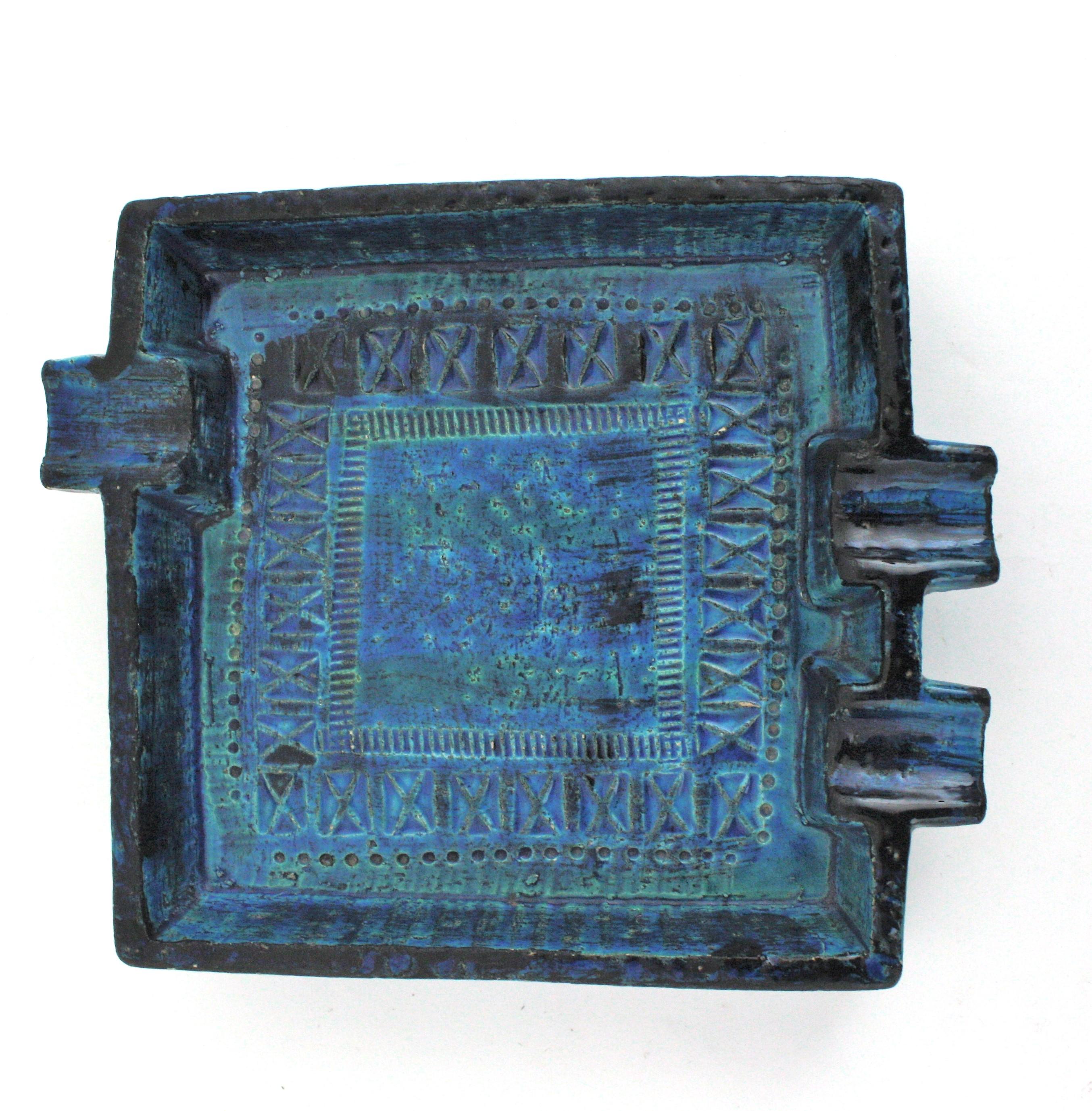 Großer quadratischer Aschenbecher aus blau glasierter Keramik von Aldo Londi Bitossi Rimini im Zustand „Gut“ im Angebot in Barcelona, ES