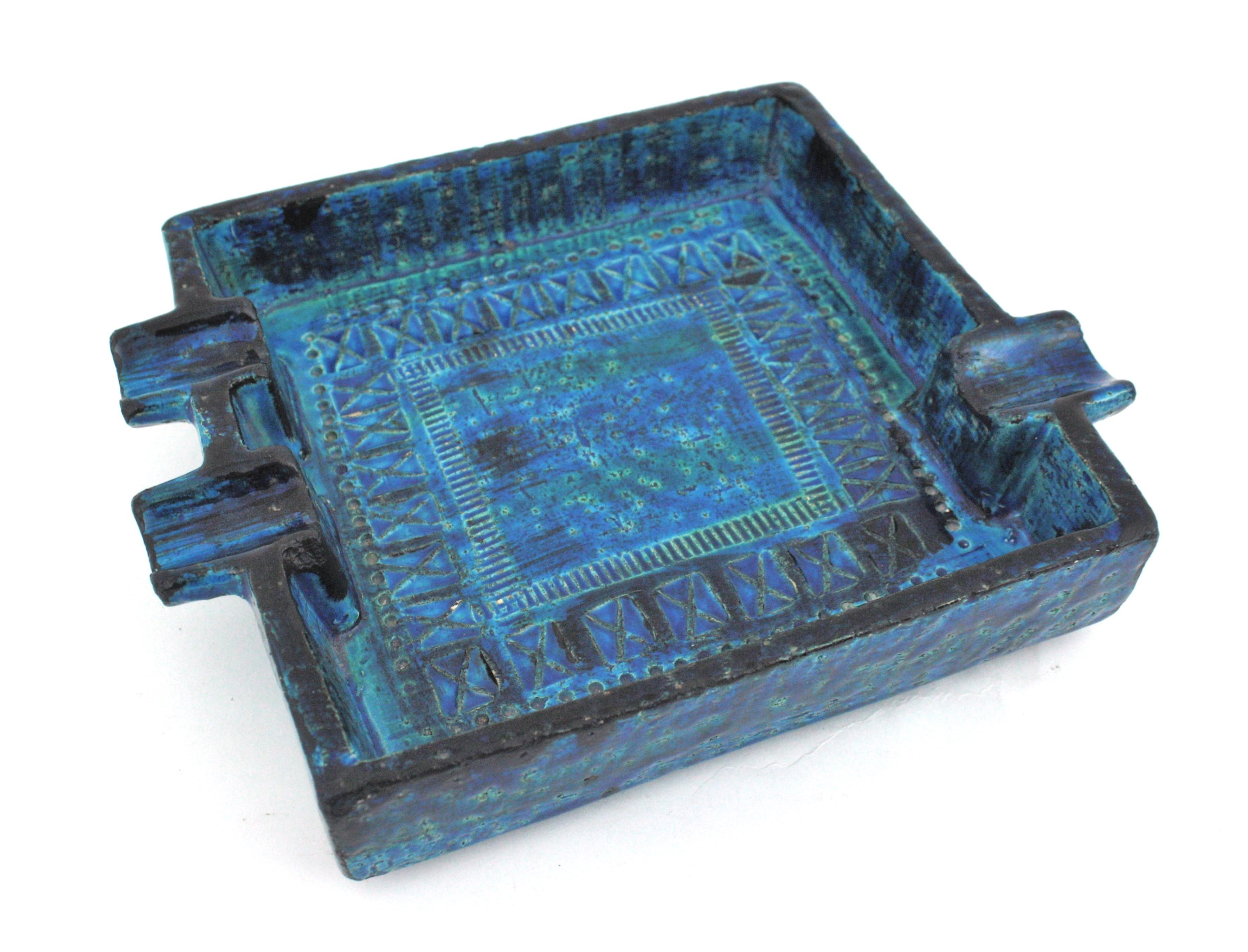 20ième siècle Aldo Londi Bitossi Grand cendrier carré en céramique émaillée bleue en vente