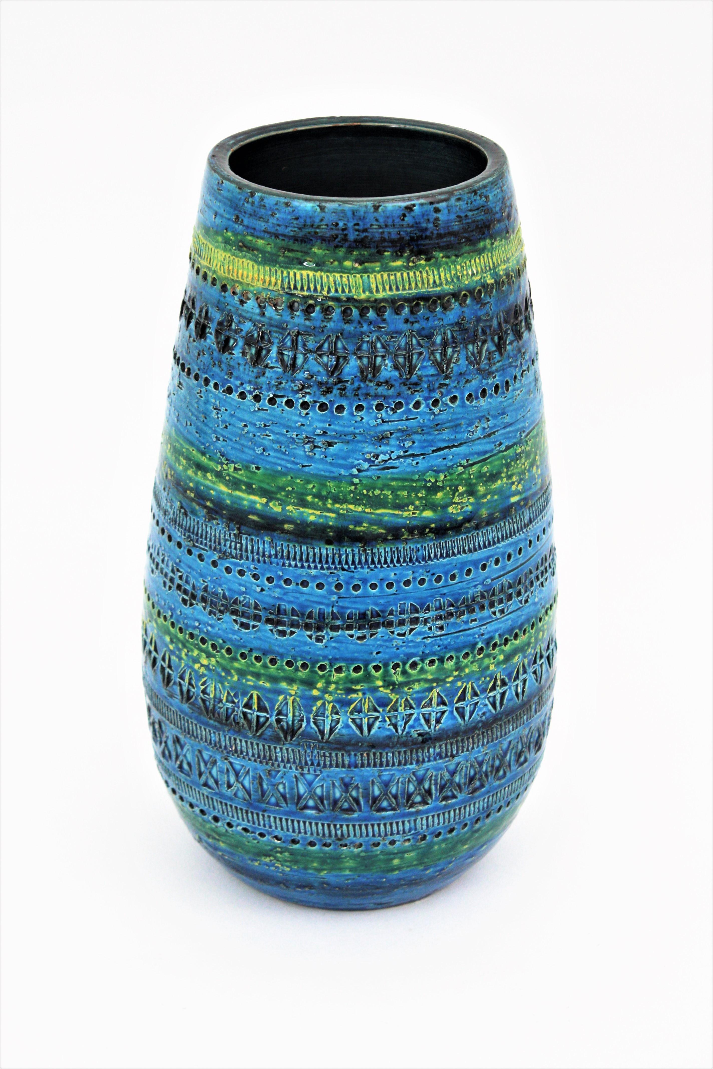 Rare ovoid shaped 'Rimini blu' ceramic vase designed by Aldo Londi and manufactured by Bitossi, Italy, 1960s.
Blue glazed ceramic with engraved patterns decorating all the vase surface. The colors from blue to green and the geometric design of the