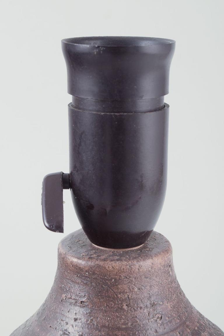 Vernissé Aldo Londi, Bitossi. Petite lampe de table en céramique émaillée avec motif géométrique. en vente