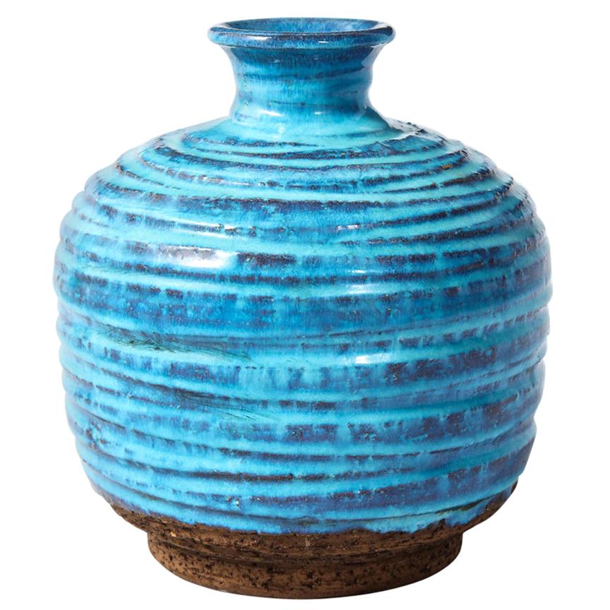 Bitossi for Rosenthal Netter vase, ceramic, blue and brown, ribbed. Small scale vase from Bitossi's Pietra (Stone) Decor Series. The blue glazed body has deep relief ridges which are contrasted with a simple base of brown coarse raw clay.
 