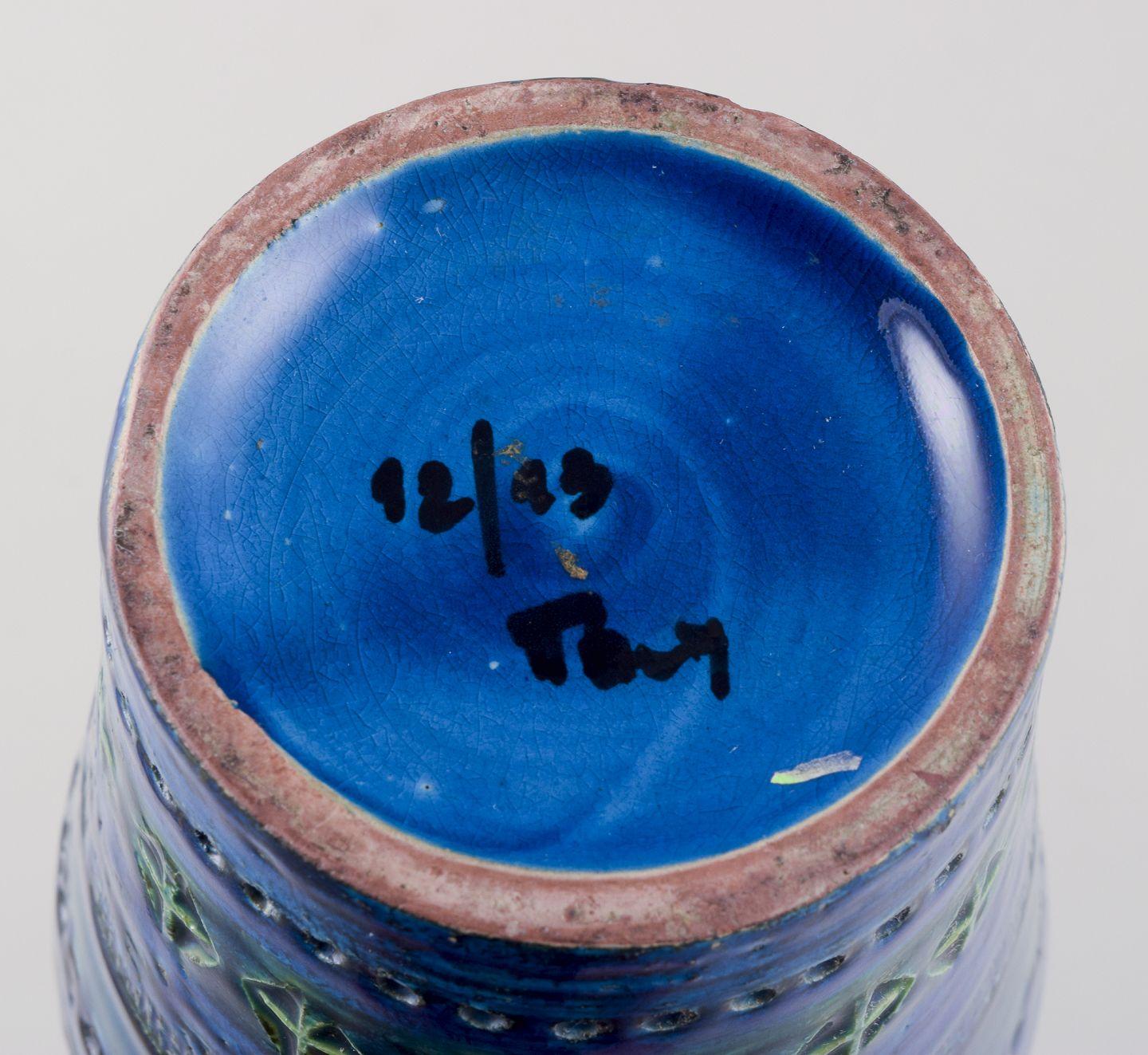 Vernissé Aldo Londi, Bitossi. Vase en céramique émaillée bleu Rimini avec motif géométrique. en vente