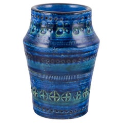 Aldo Londi, Bitossi. Vase en céramique émaillée bleu Rimini avec motif géométrique.