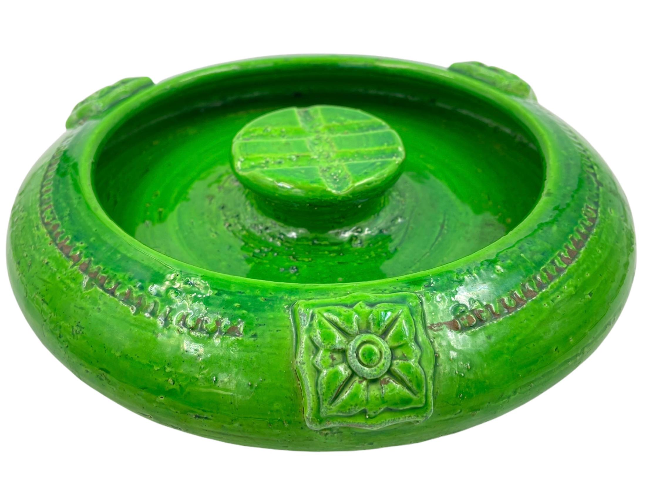 Green ashtray by Aldo Londi for Bitossi. Handcrafted in Italy with hand-carved geometric designs. Round ash receiver with nice midcentury designed in a great glazed vibrant lime green. circa 1960s. Marked Italy. Signed and numbered.

Measures: 2”
