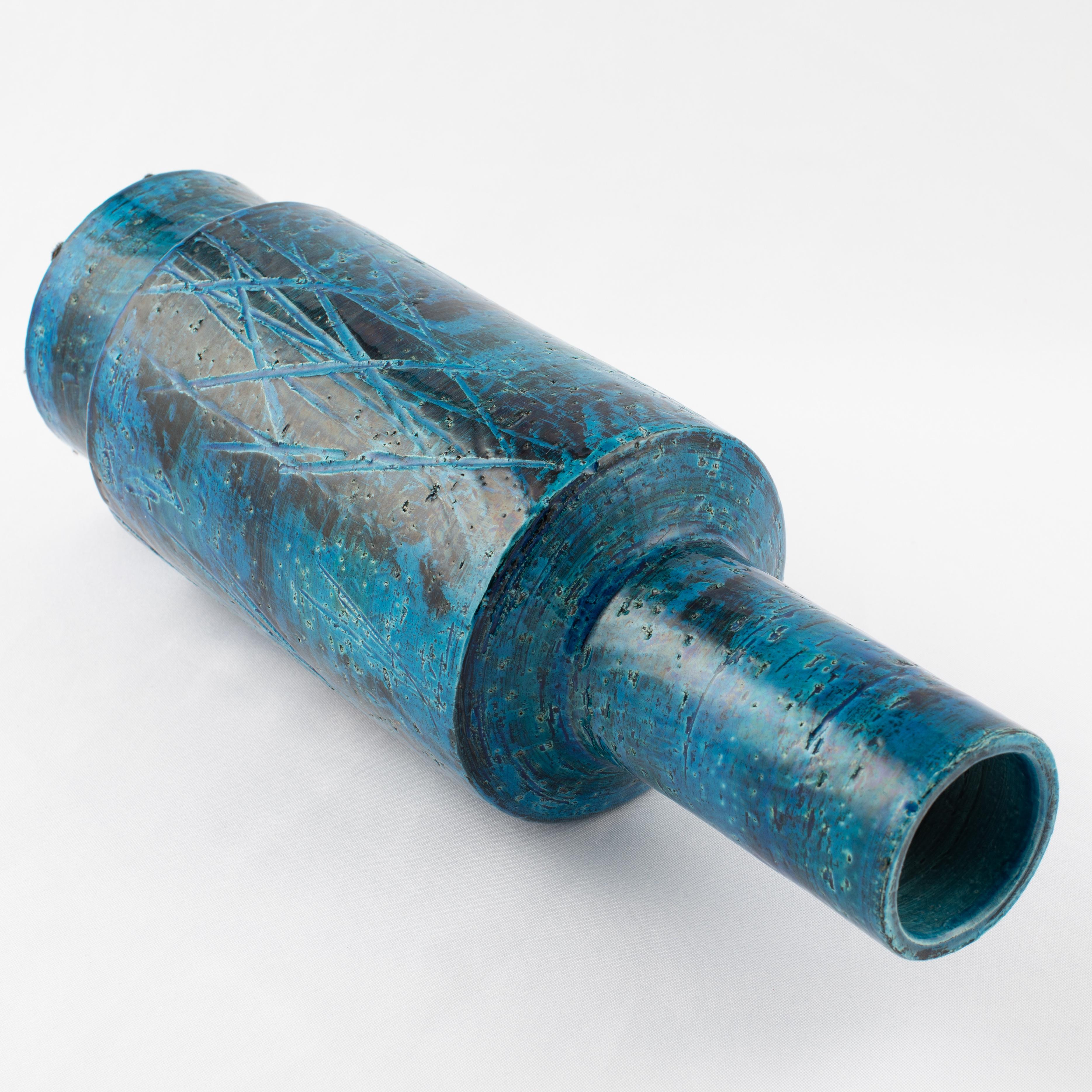 Aldo Londi for Bitossi Blue and Black Cylindrical Vase, circa 1960s In Good Condition For Sale In Brooklyn, NY