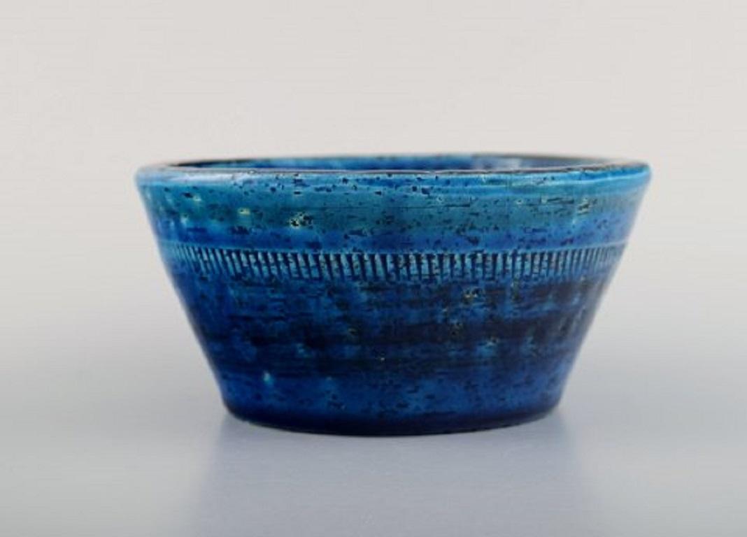 Aldo Londi for Bitossi. Bowl in Rimini-blue glazed ceramics with geometric patterns. 1960s.
Measures: 13 x 6.3 cm.
In excellent condition.
Stamped.