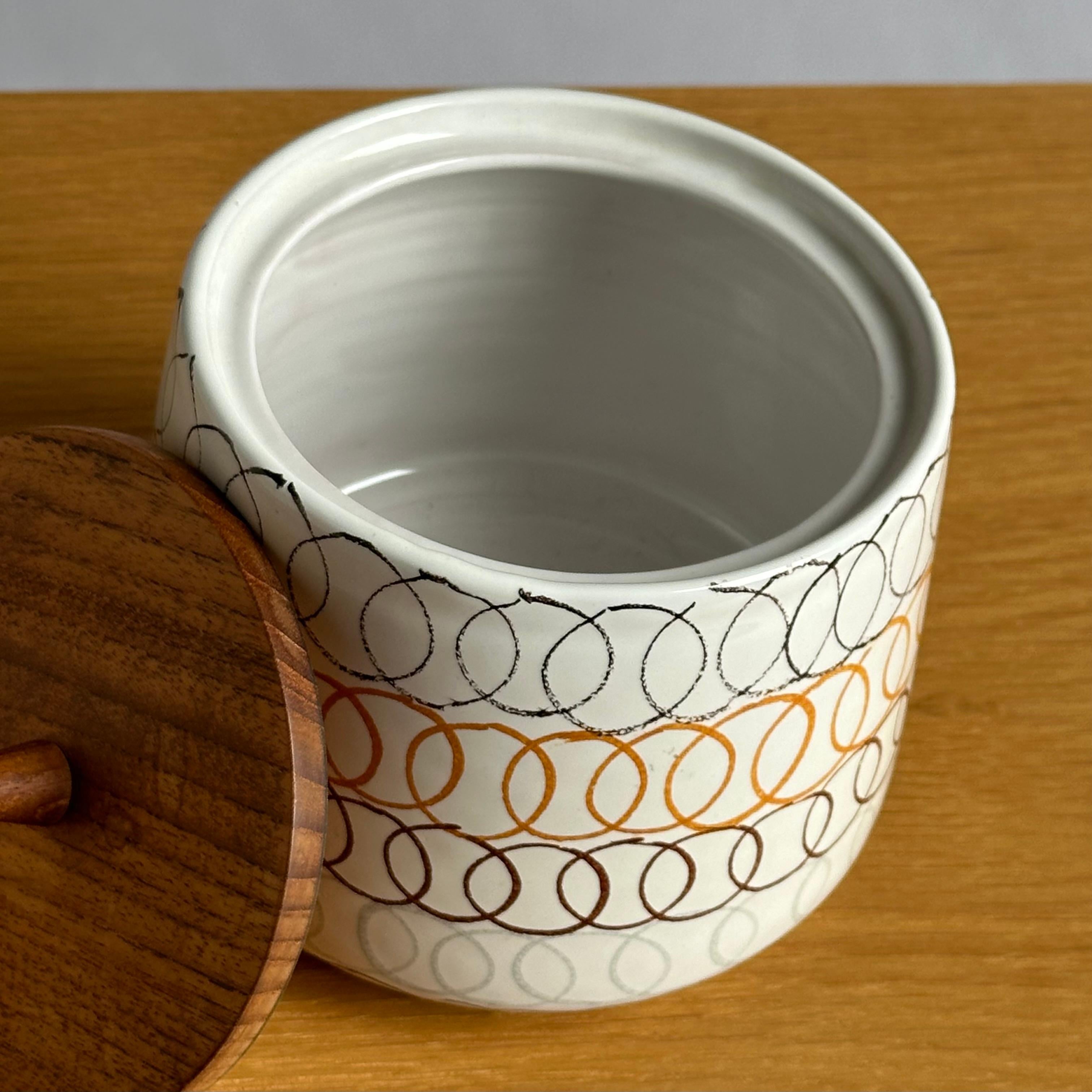Keramikgefäß von Aldo Londi für Bitossi mit Deckel aus Nussbaumholz, 1950er Jahre (Italienisch) im Angebot