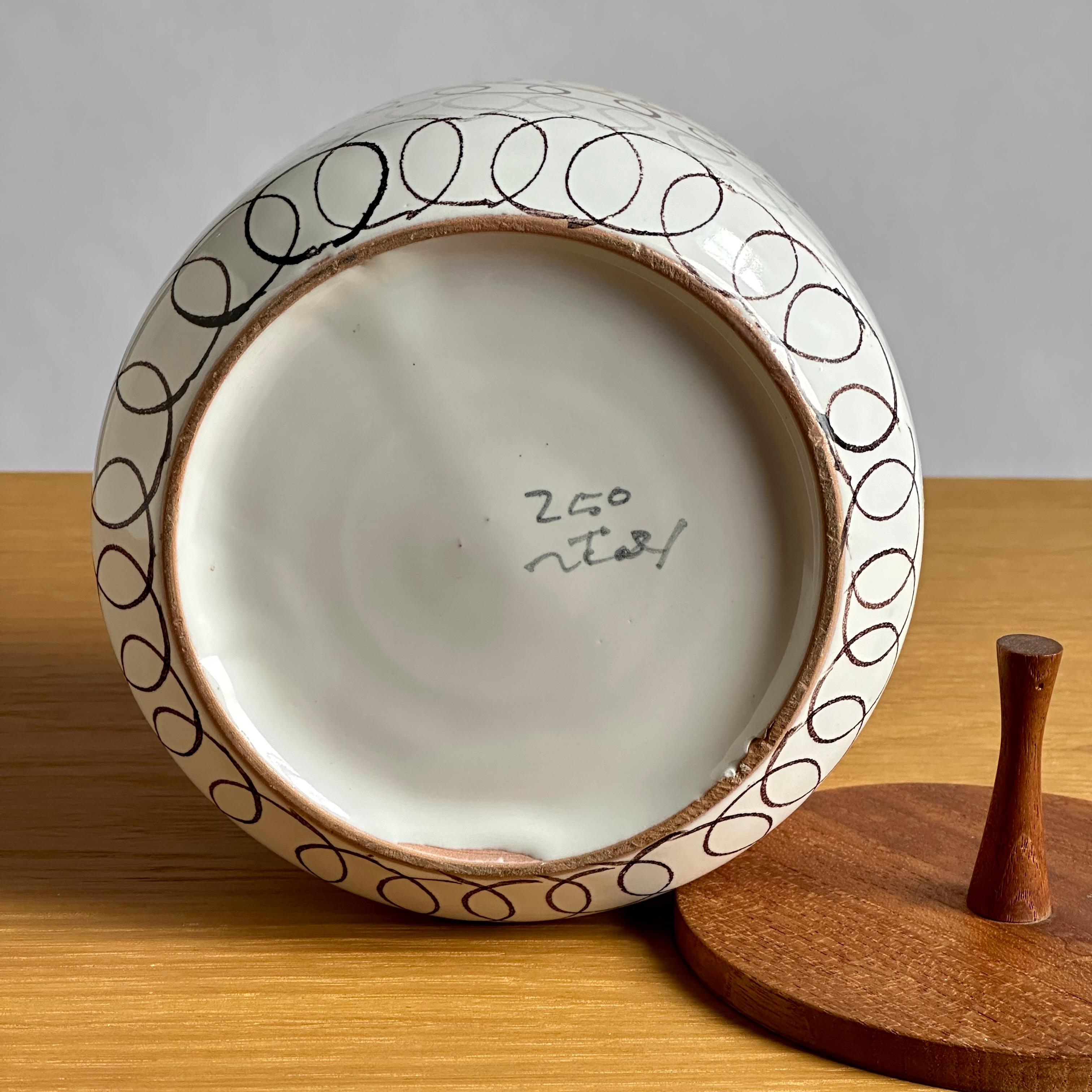 Aldo Londi for Bitossi Ceramic Vessel with Walnut Lid, 1950s In Good Condition For Sale In Brooklyn, NY