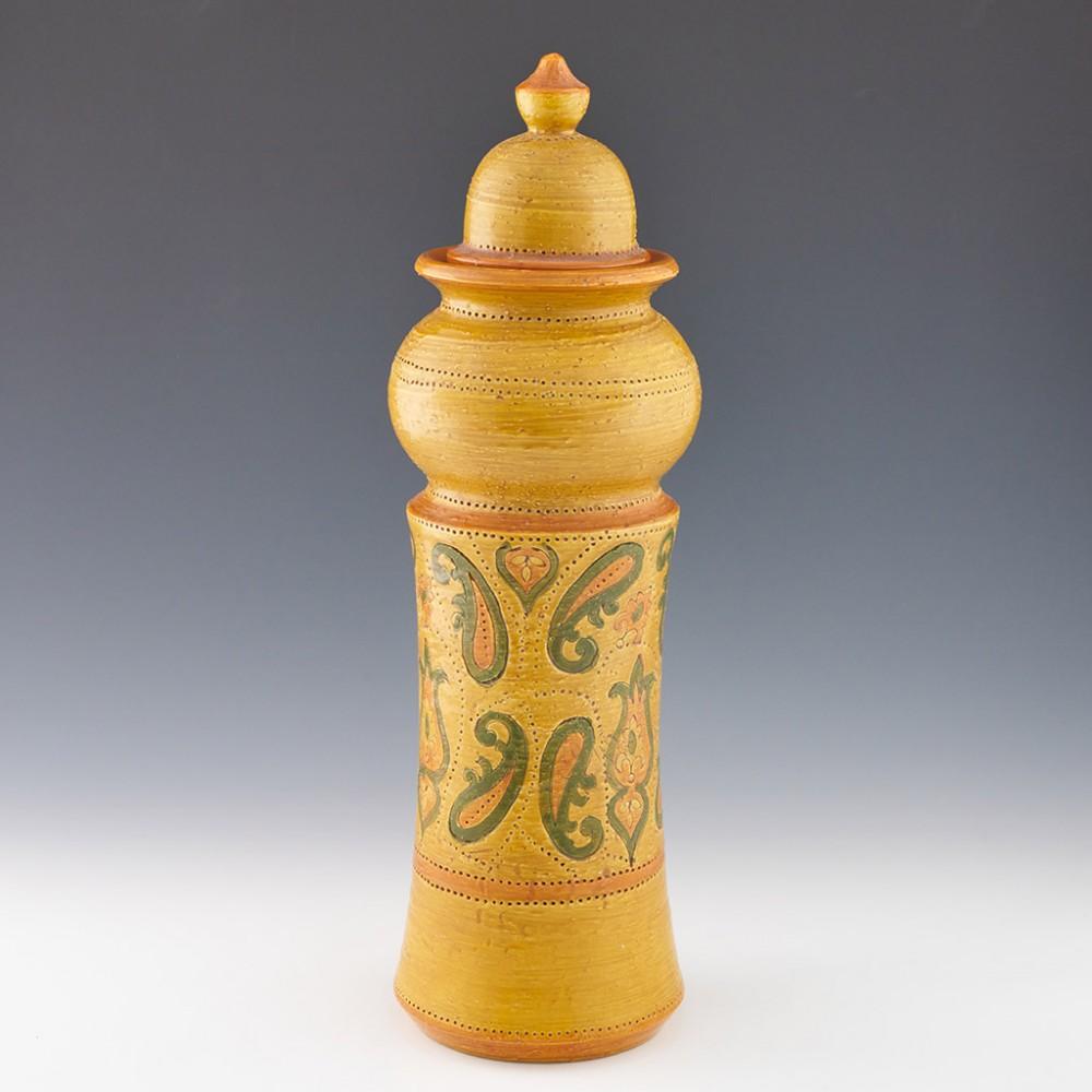 Aldo Londi for Bitossi Ceramiche - 'Liberty' Lidded Jar, c1963

Additional Information:
Heading : Aldo Londi for Bitossi Ceramiche - 'Liberty' Lidded Jar
Date : 1957-1969
Origin : Montelupo, Italy
Bowl Features : Waisted cylinder with spherical neck