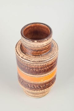 Aldo Londi for Bitossi. Cylindrical stoneware “Sahara” vase, 1970s.