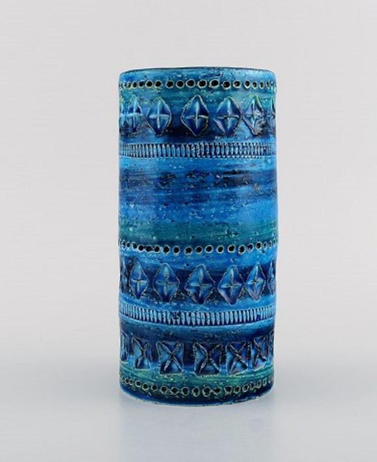 Aldo Londi for Bitossi. Cylindrical vase in Rimini blue glazed ceramics with geometric patterns, 1960s.
Measures: 17.5 x 8.5 cm.
In excellent condition.
Stamped.