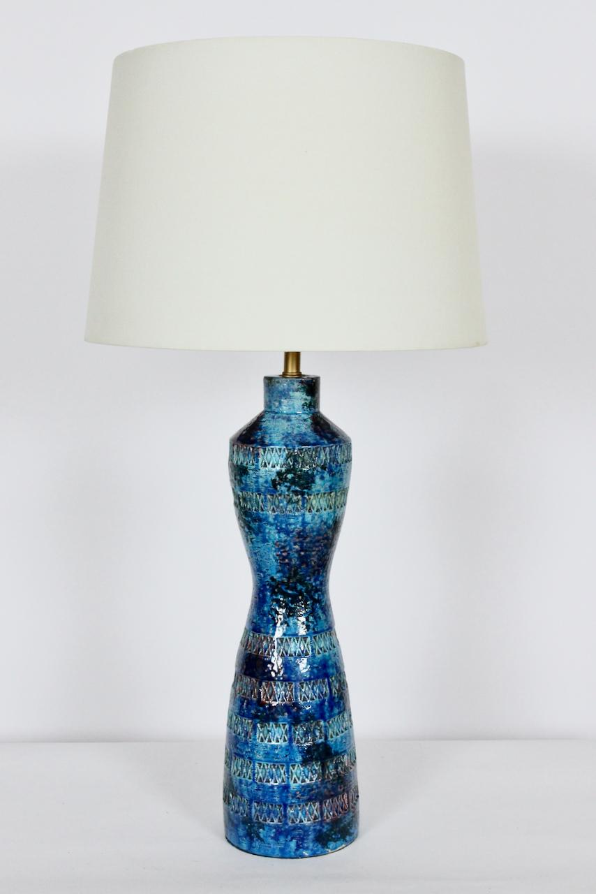 Glazed Aldo Londi for Bitossi Incised Rimini Blue Toned Pottery Table Lamp, 1950's For Sale