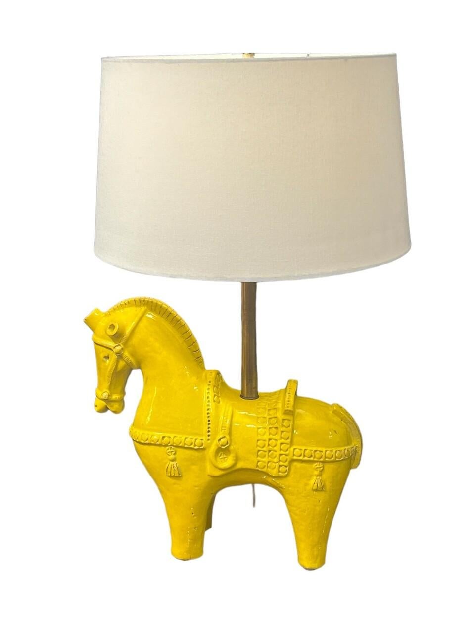The Aldo Londi for Bitossi Italian Yellow Horse Lamp exemplifies mid-century modern design, combining ceramic craftsmanship with a whimsical horse motif in vibrant yellow.