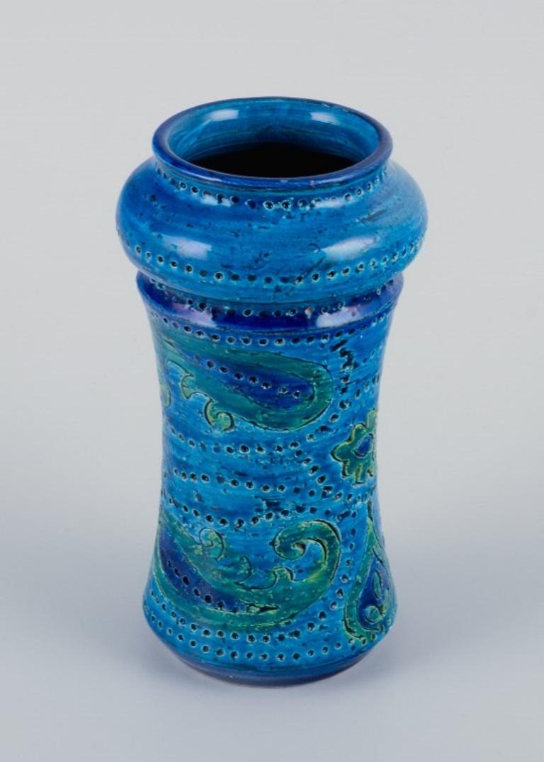 Aldo Londi for Bitossi, Italy, ceramic vase in azure blue glaze.
From the 1960s/70s.
Marked.
In excellent condition with minor signs of use.
Dimensions: H 15.5 cm x D 6.5 cm.