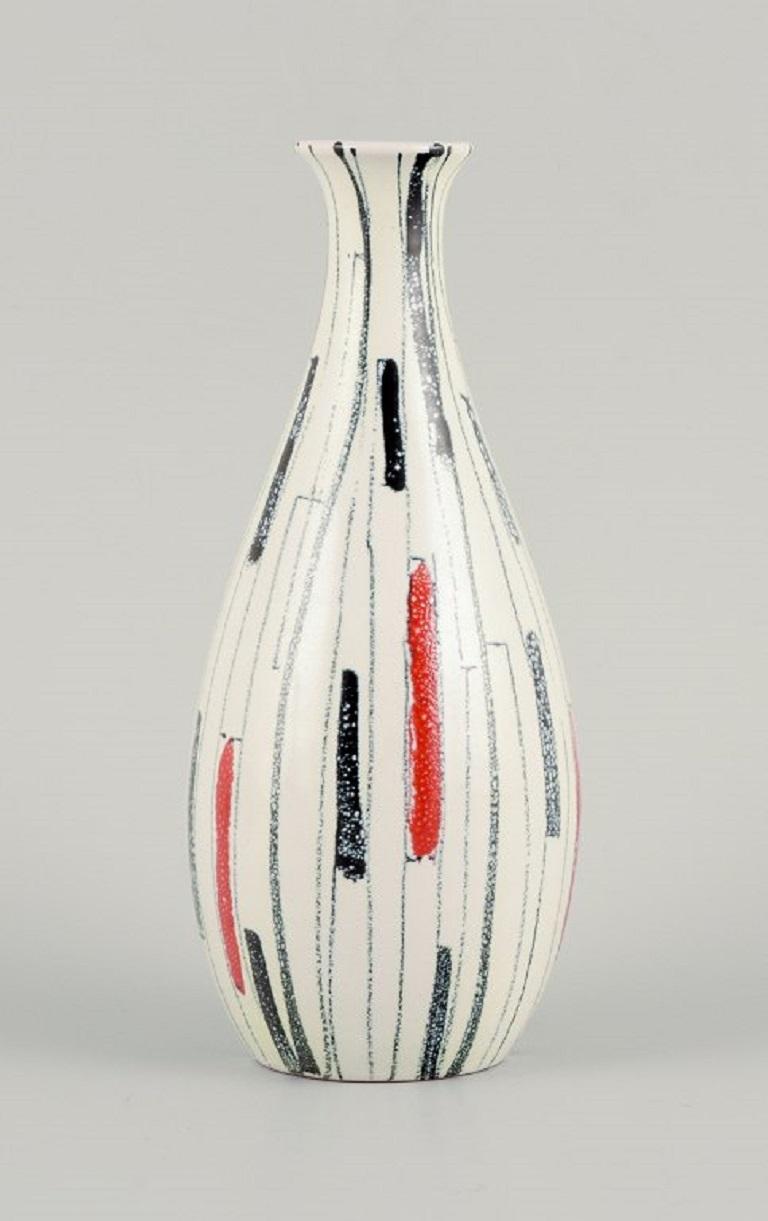Aldo Londi for Bitossi, Italy, hand-decorated unique ceramic vase.
Approx. 1960s.
Signed.
In excellent condition.
Dimensions: H 18.5 cm. x D 8.0 cm.