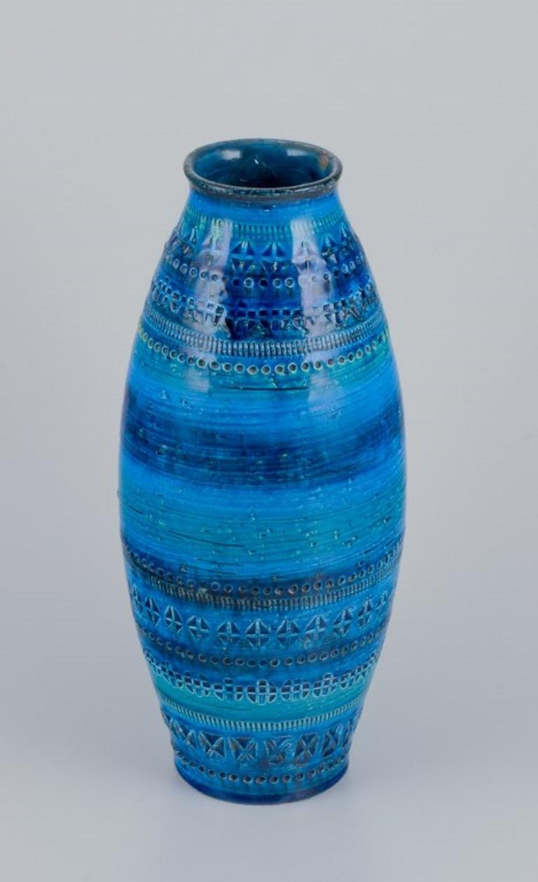 Aldo Londi (1911-2003) für Bitossi, Italien. 
Große Keramikvase mit azurblauer Glasur.
Ungefähr in den 1970er Jahren.
Markiert.
In perfektem Zustand.
Abmessungen: H 31,5 cm x T 12,0 cm.