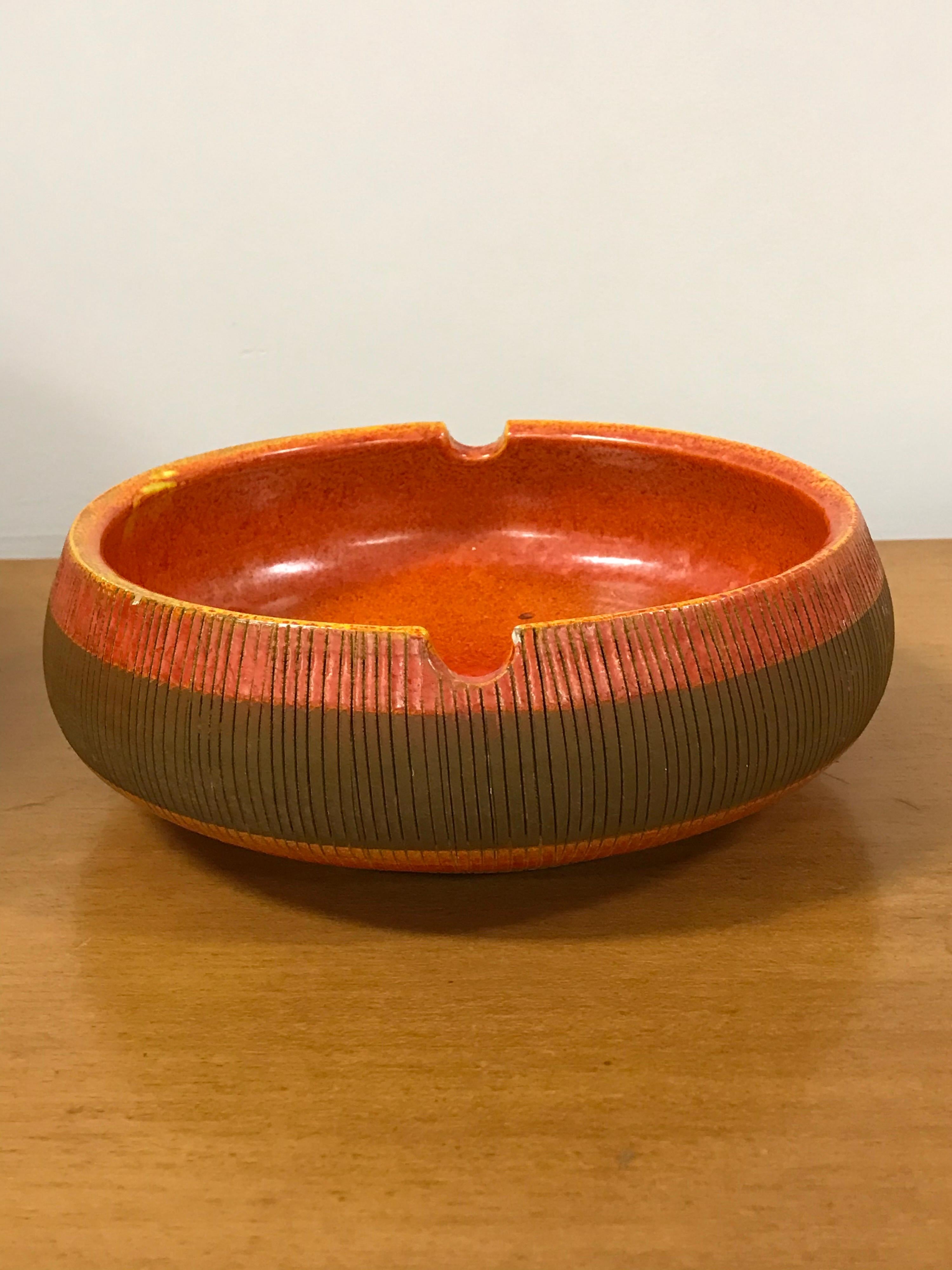 Lovely and large ashtray or catchall designed by Aldo Londi for Bitossi. Stunning colors and patterns. Well proportioned at 2.75” tall and 8.5” wide.